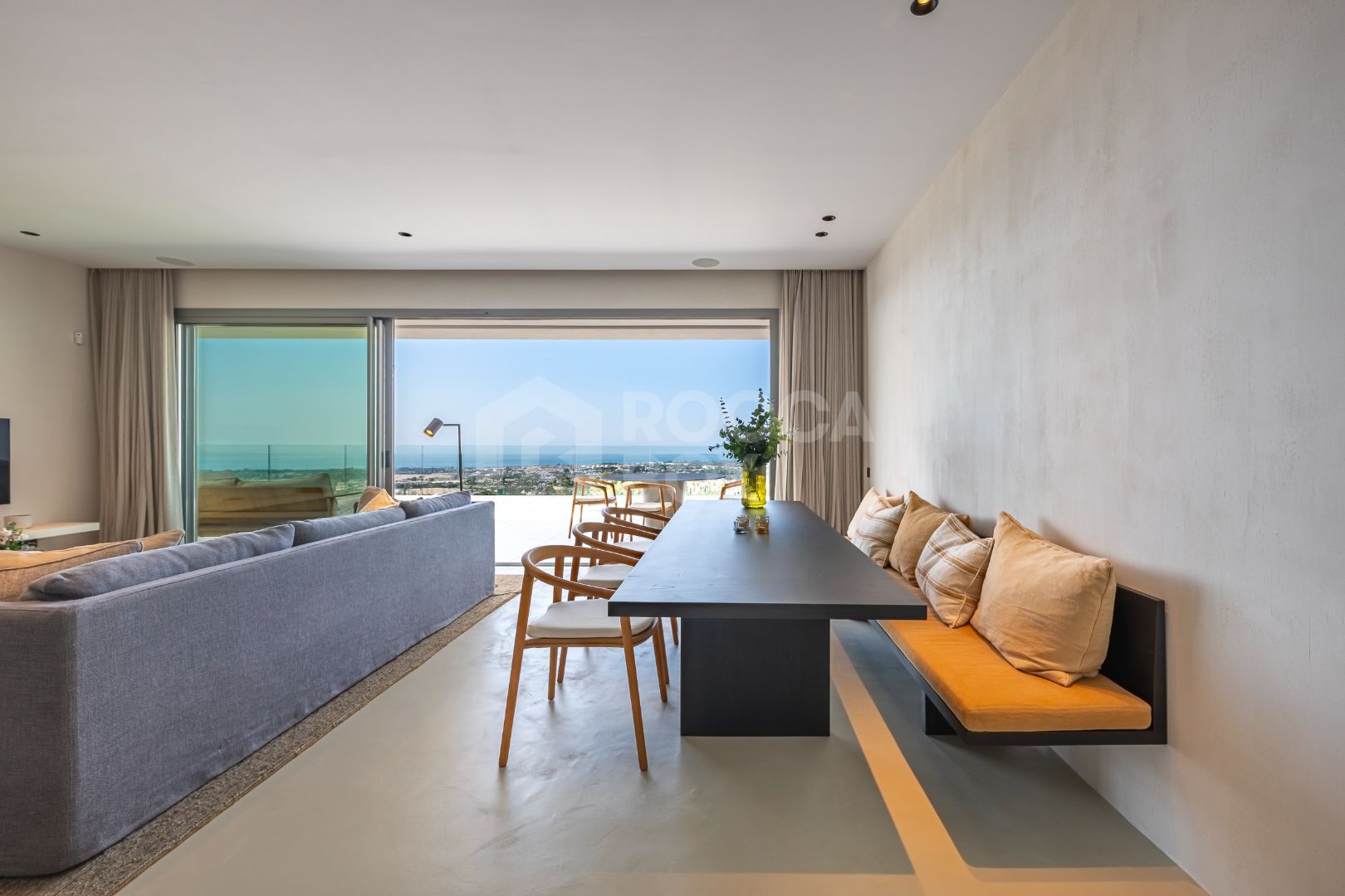 Stunning corner middle floor apartment with panoramic golf & sea views