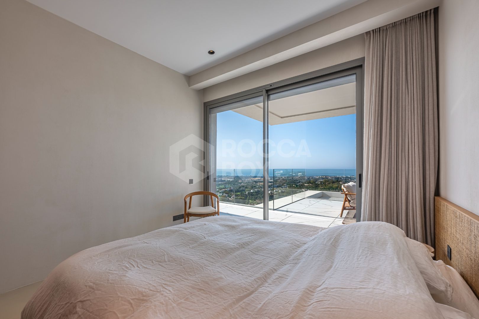 Stunning corner middle floor apartment with panoramic golf & sea views