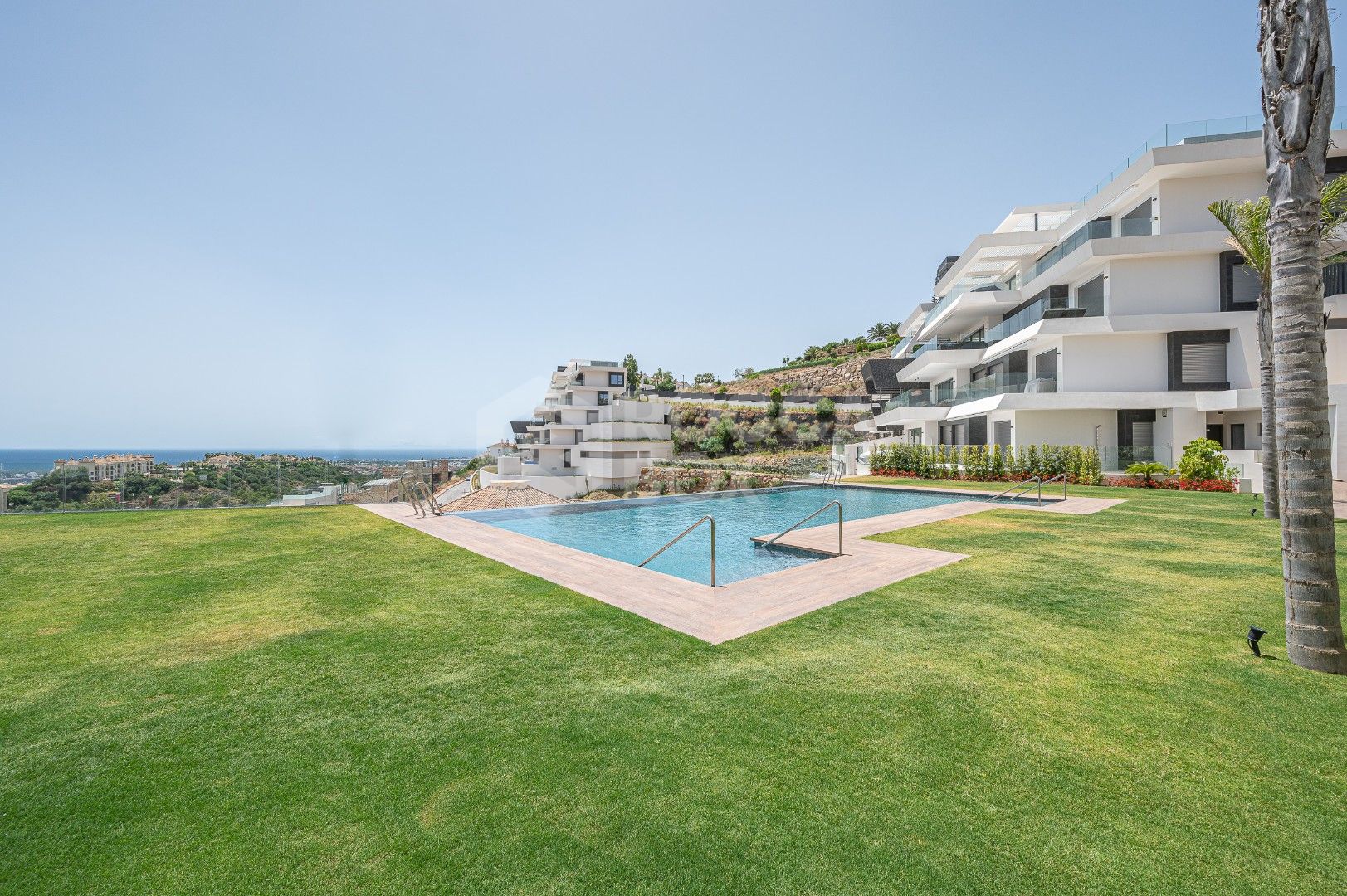 Stunning corner middle floor apartment with panoramic golf & sea views
