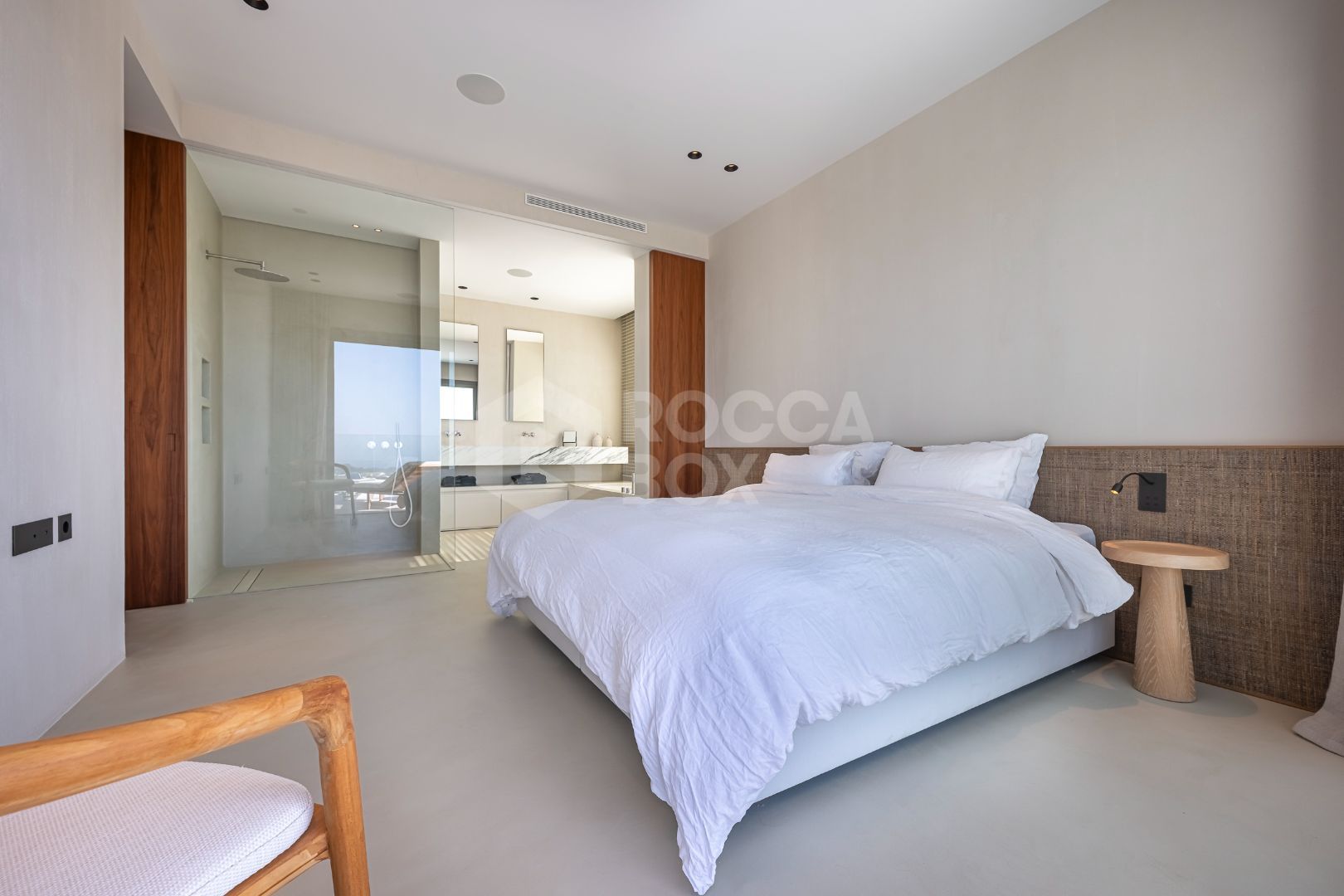 Stunning corner middle floor apartment with panoramic golf & sea views