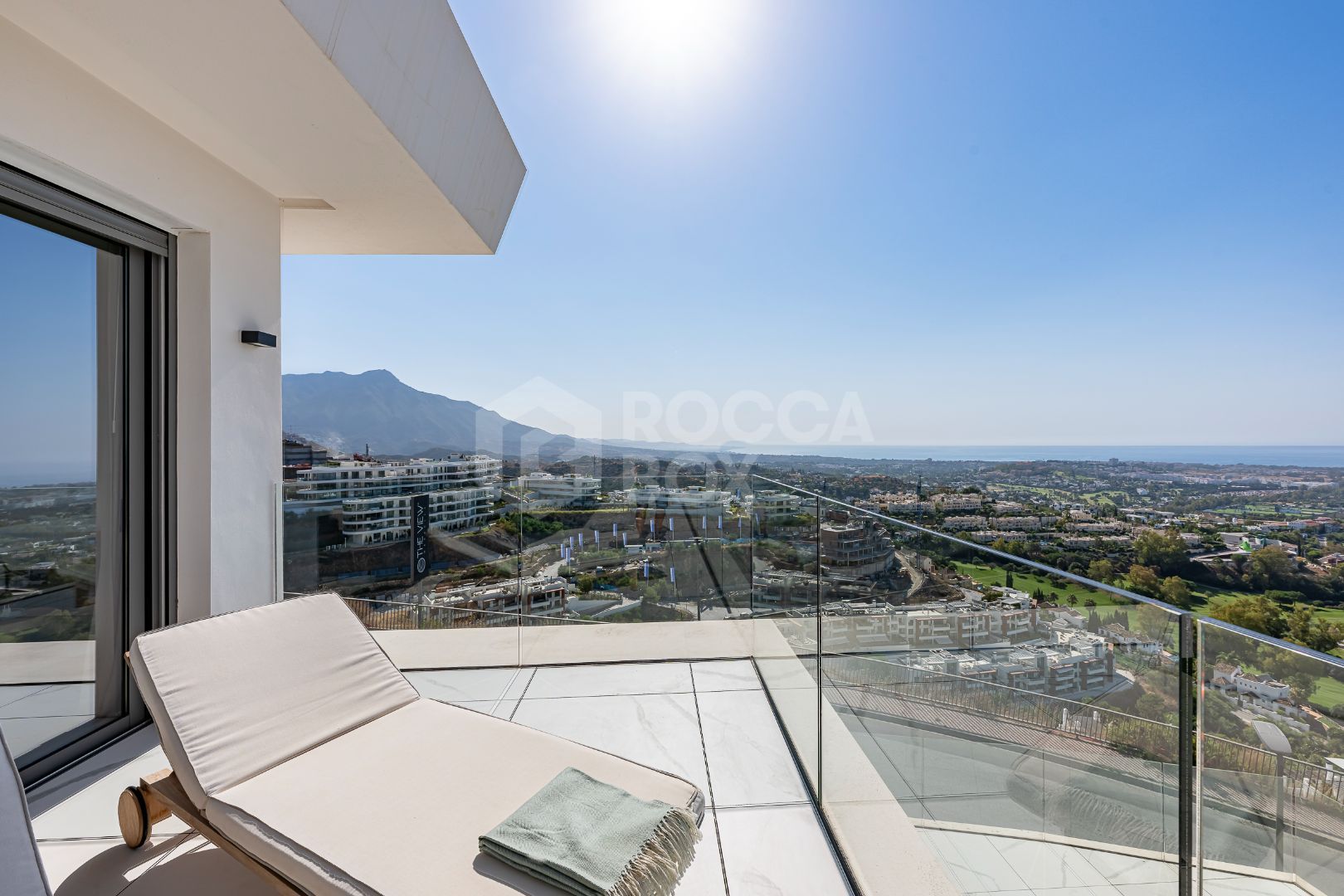 Stunning corner middle floor apartment with panoramic golf & sea views