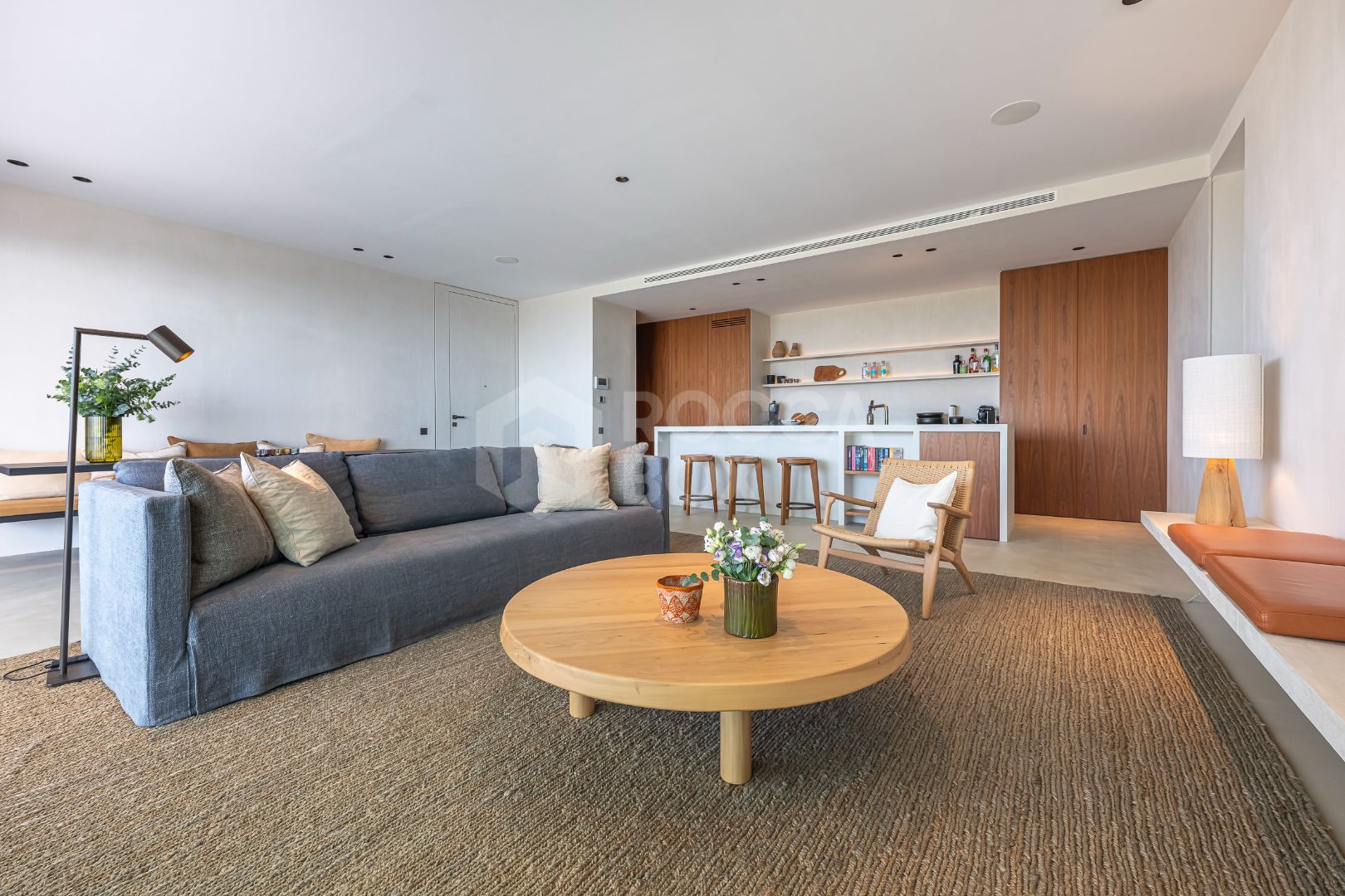 Stunning corner middle floor apartment with panoramic golf & sea views