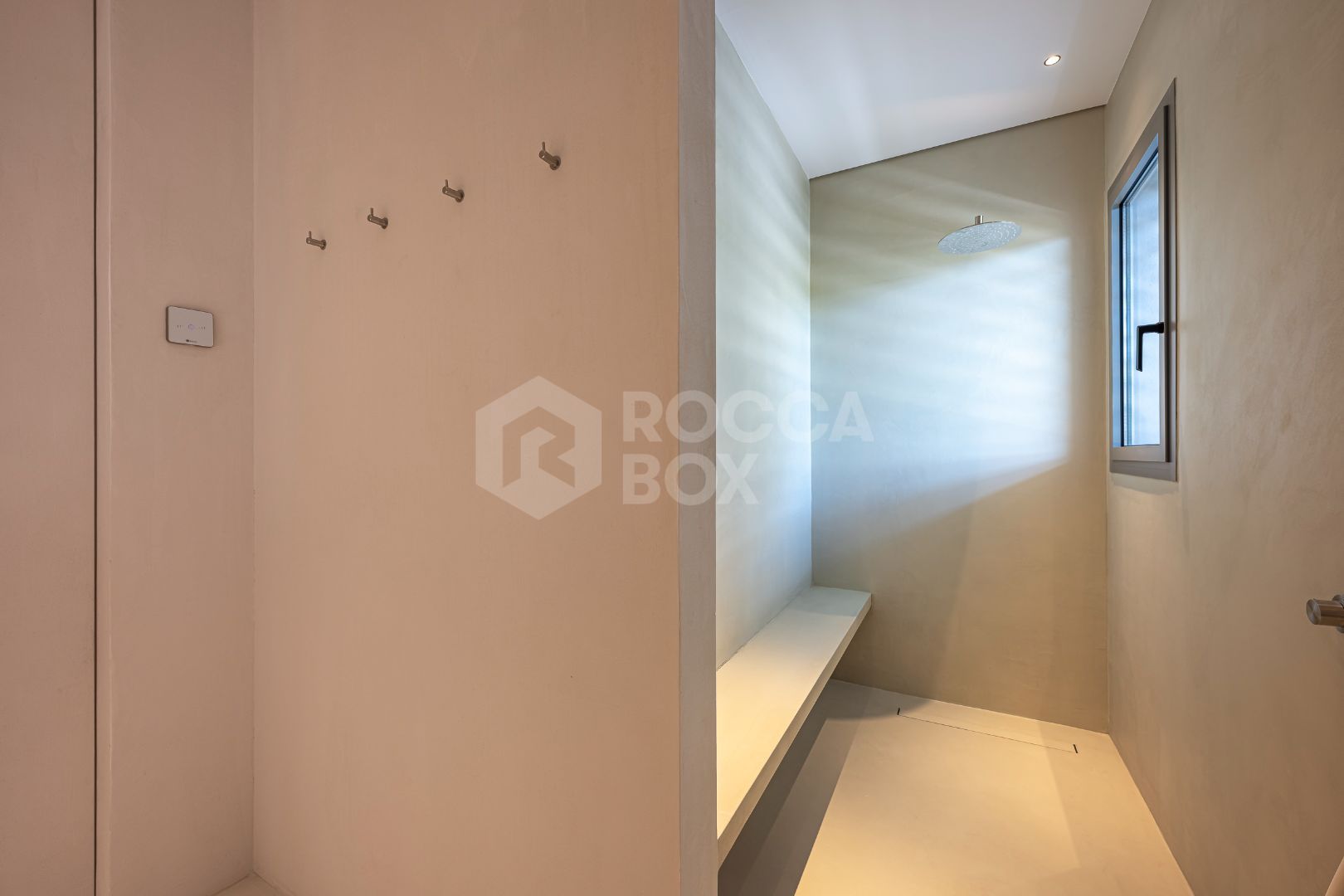 Stunning corner middle floor apartment with panoramic golf & sea views