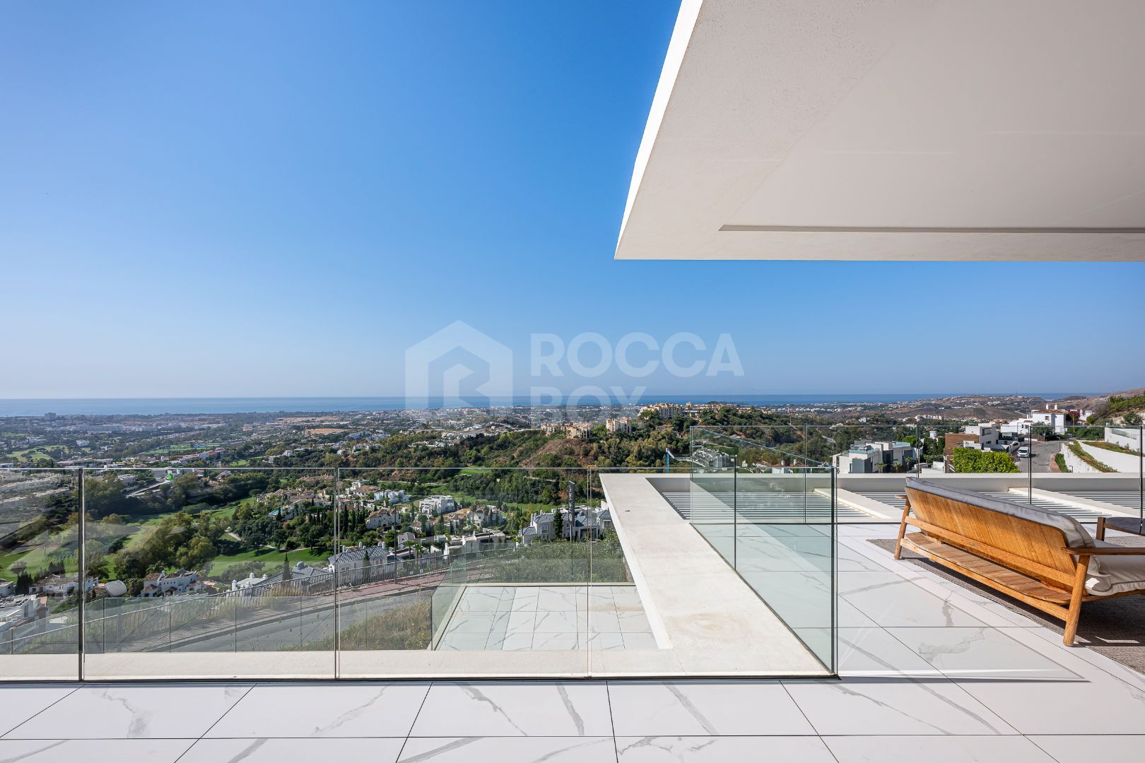 Stunning corner middle floor apartment with panoramic golf & sea views