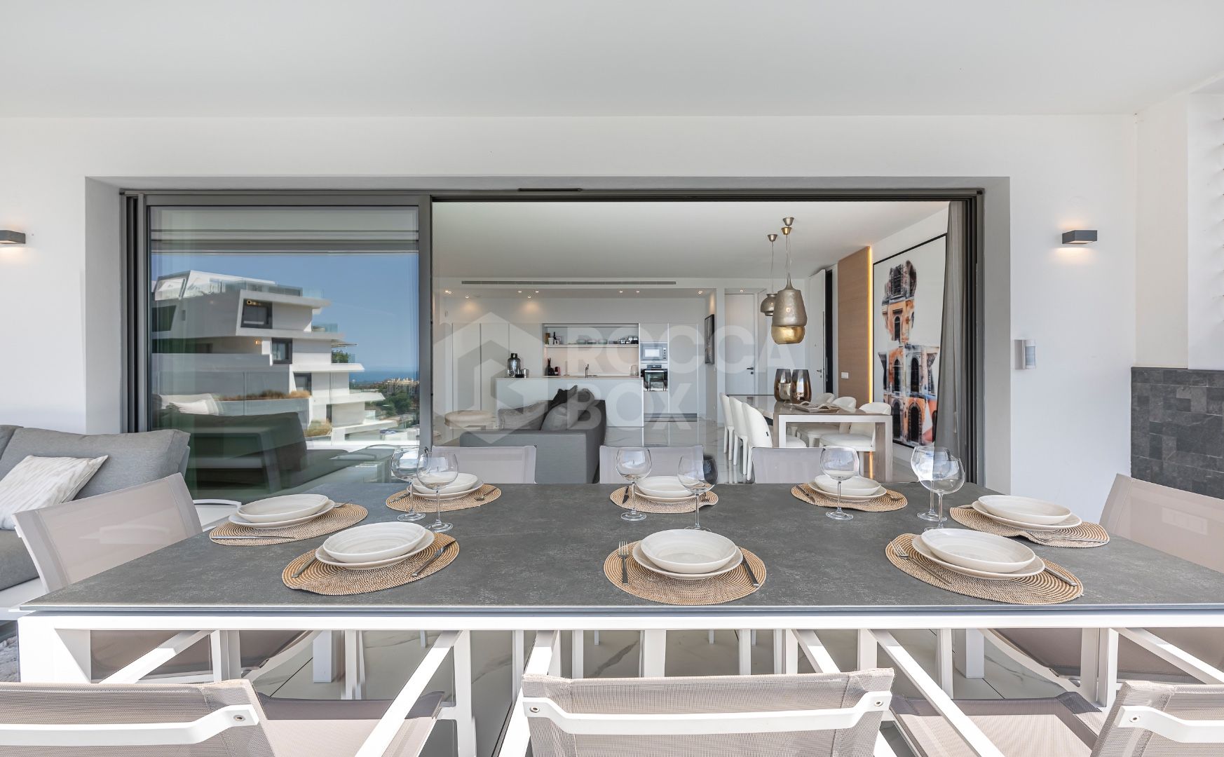 Stunning corner middle floor apartment with panoramic golf & sea views