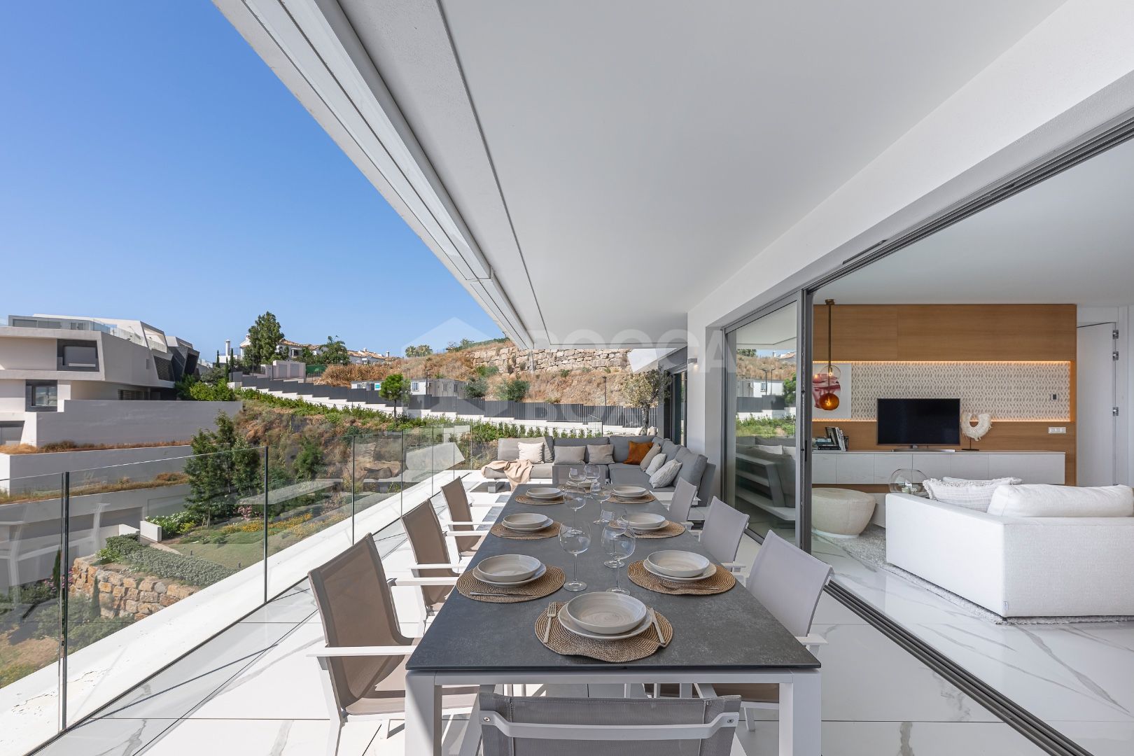 Stunning corner middle floor apartment with panoramic golf & sea views
