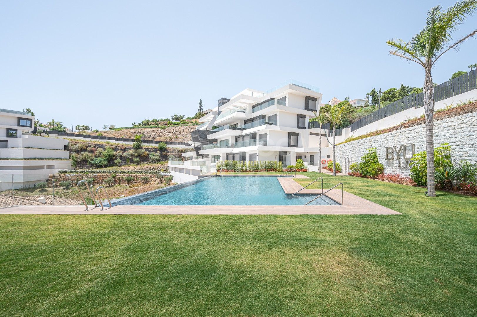 Stunning corner middle floor apartment with panoramic golf & sea views
