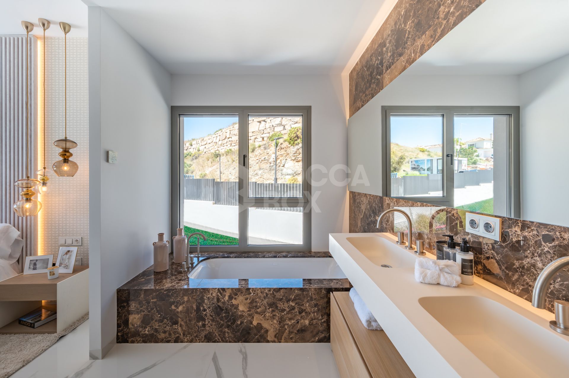 Stunning corner middle floor apartment with panoramic golf & sea views