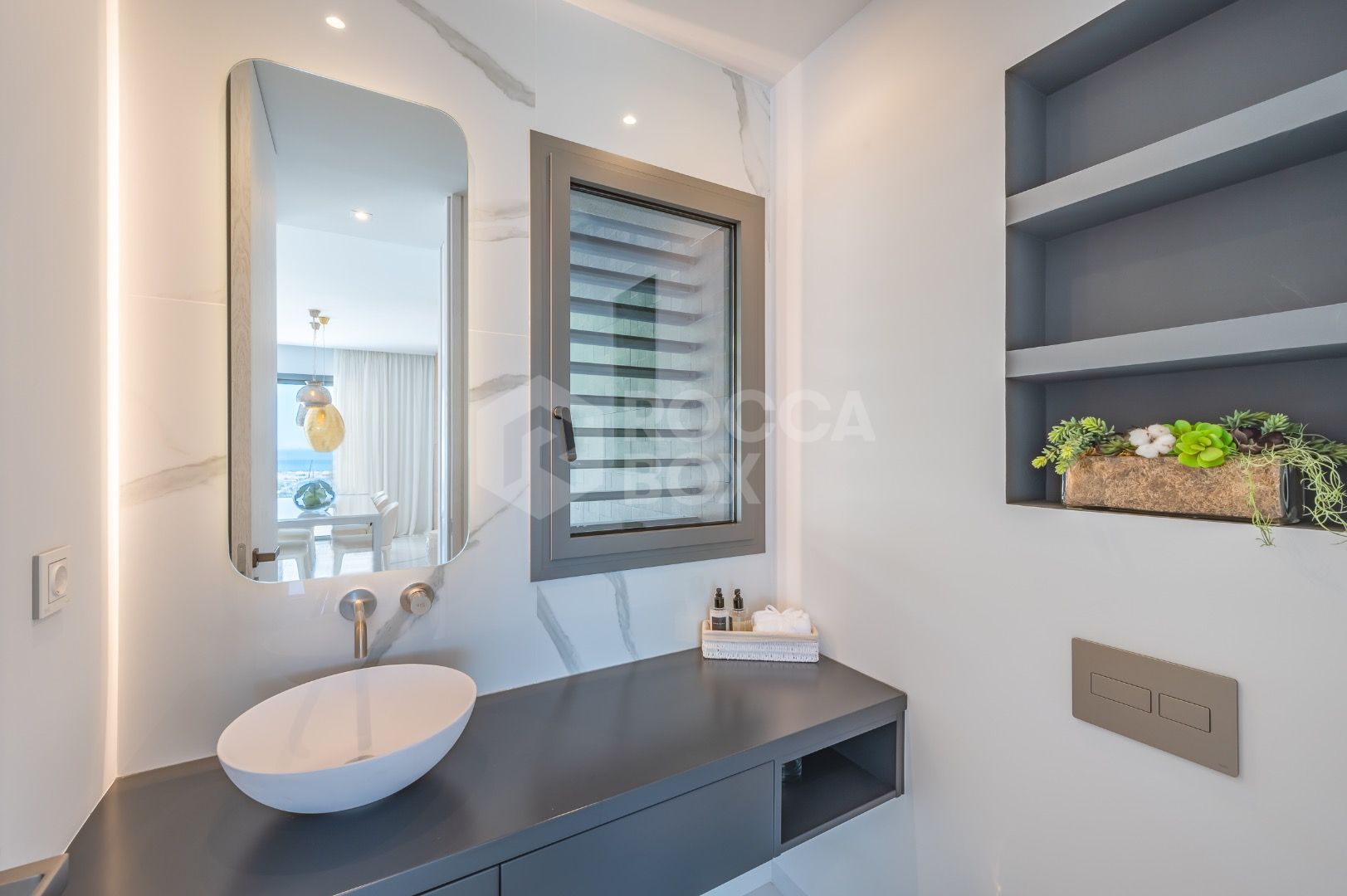Stunning corner middle floor apartment with panoramic golf & sea views