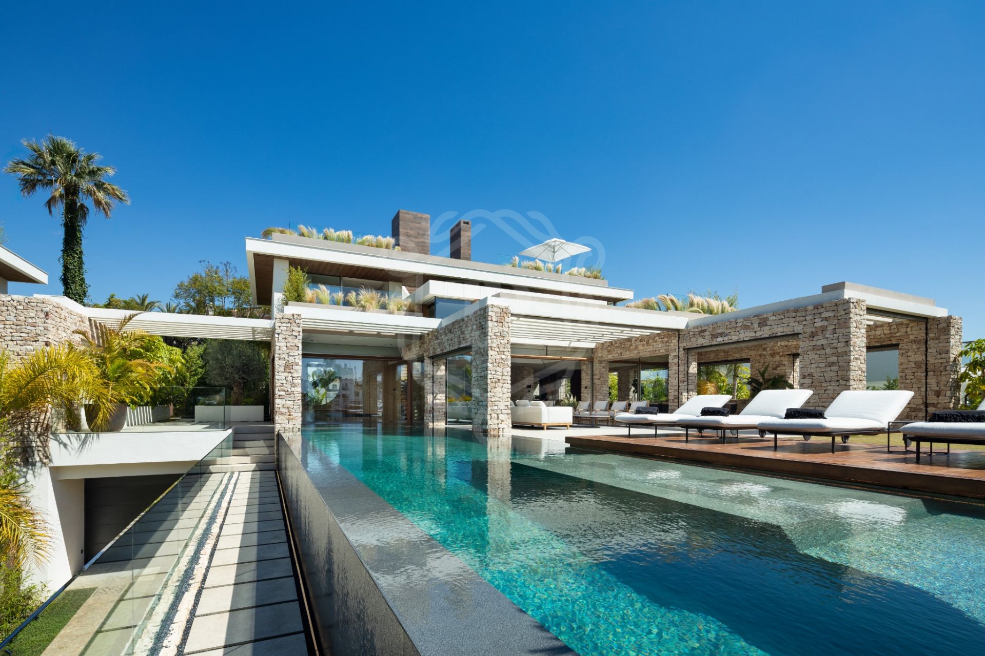 Villa P: Luxury Living in Nueva Andalucia