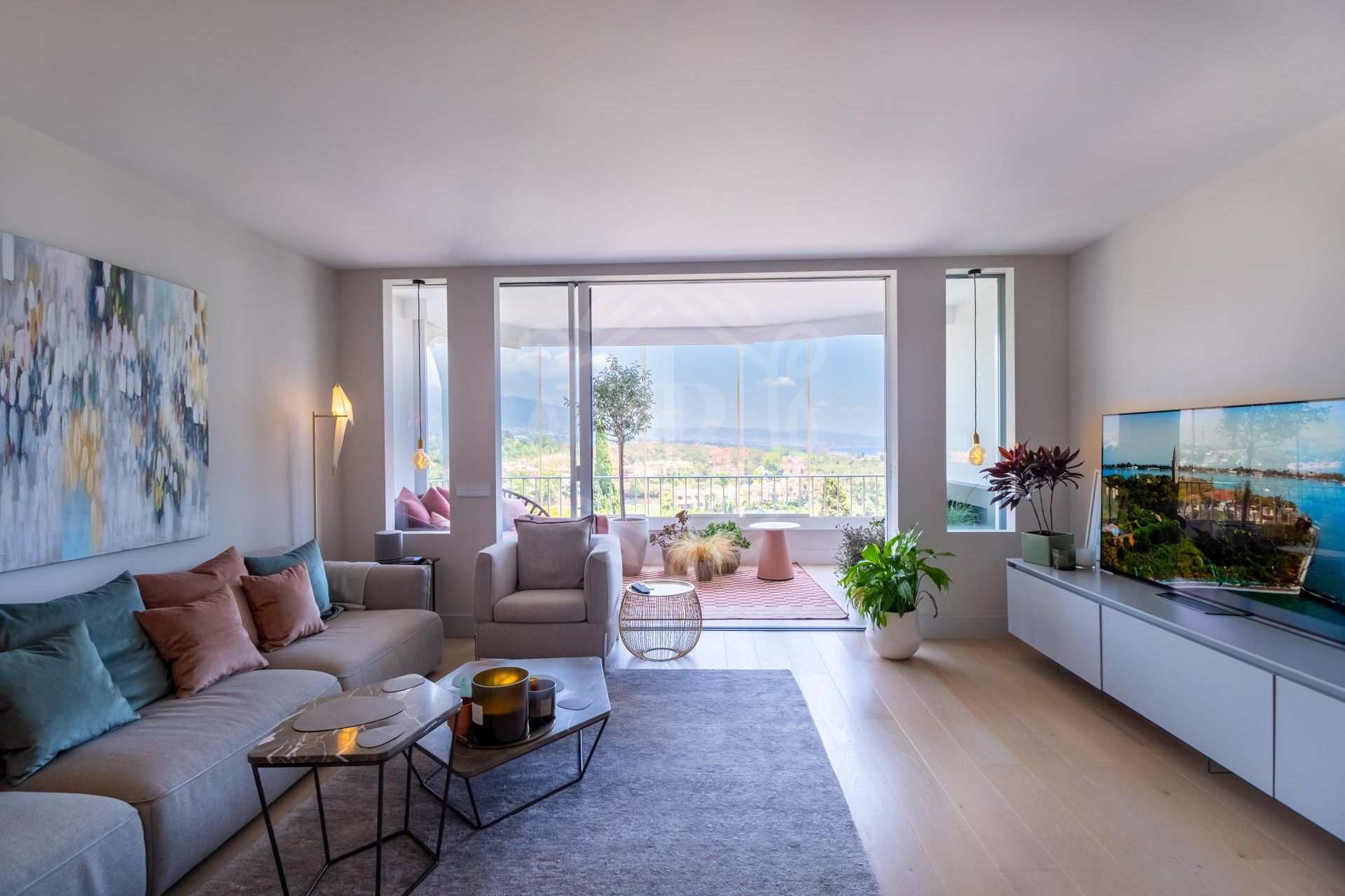 Impresionante Apartamento Moderno en Puerto Banús con Vistas Panorámicas