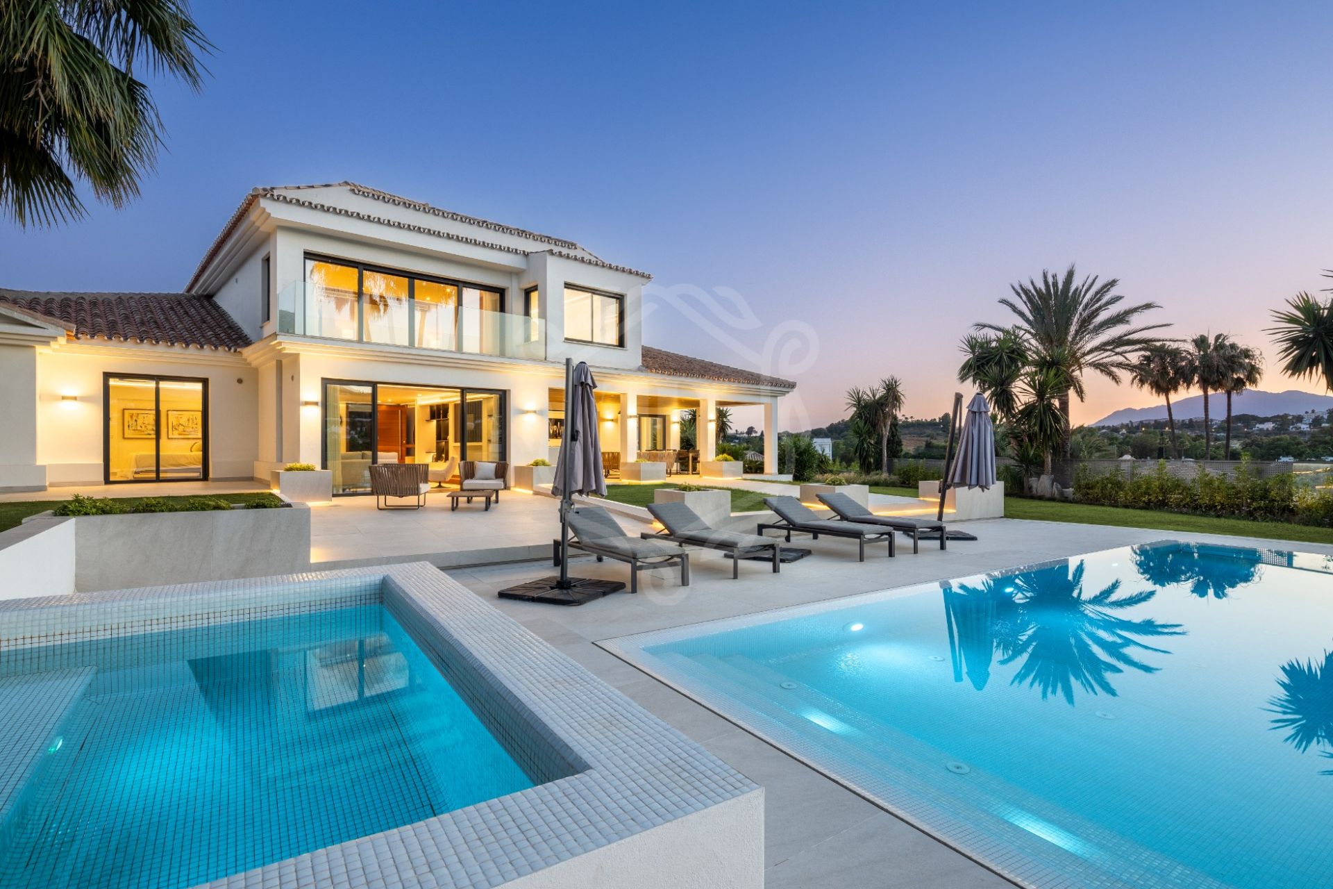 Luxurious 5-Bedroom Golf Villa in Los Naranjos Golf, Nueva Andalucía