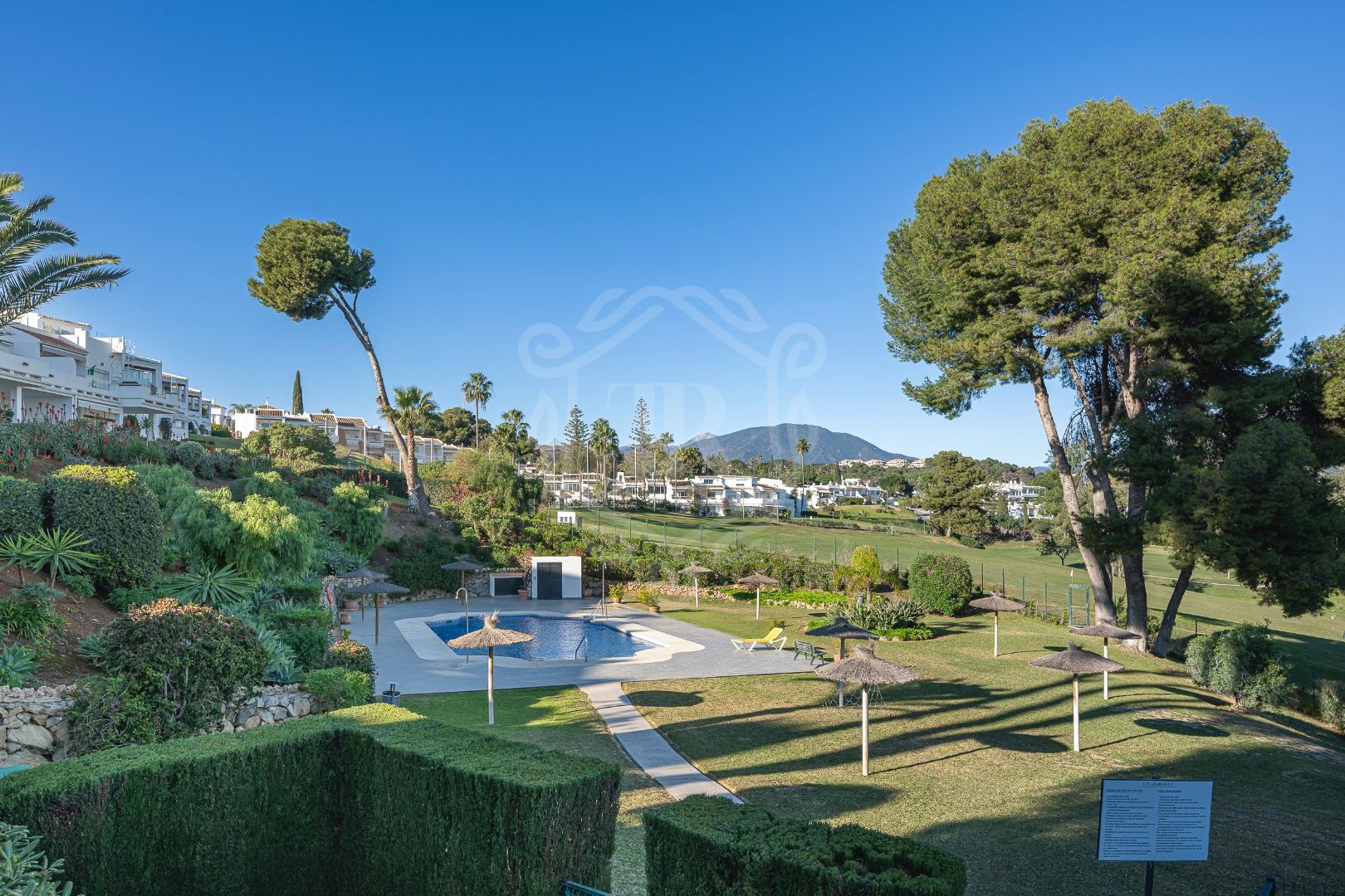 Town House for sale in Azahara II, Nueva Andalucia