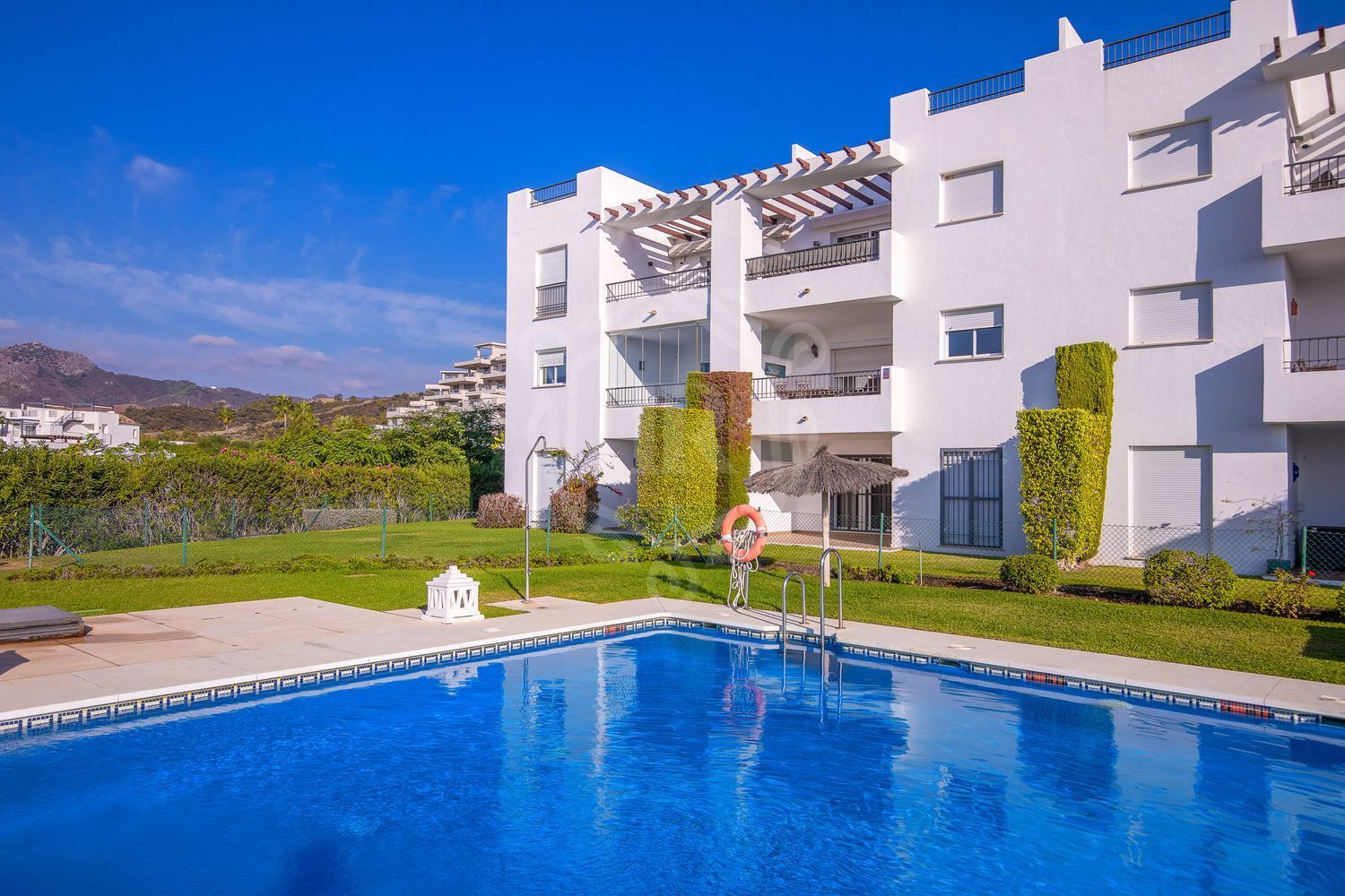 Properties for sale in Las Encinas, Benahavis