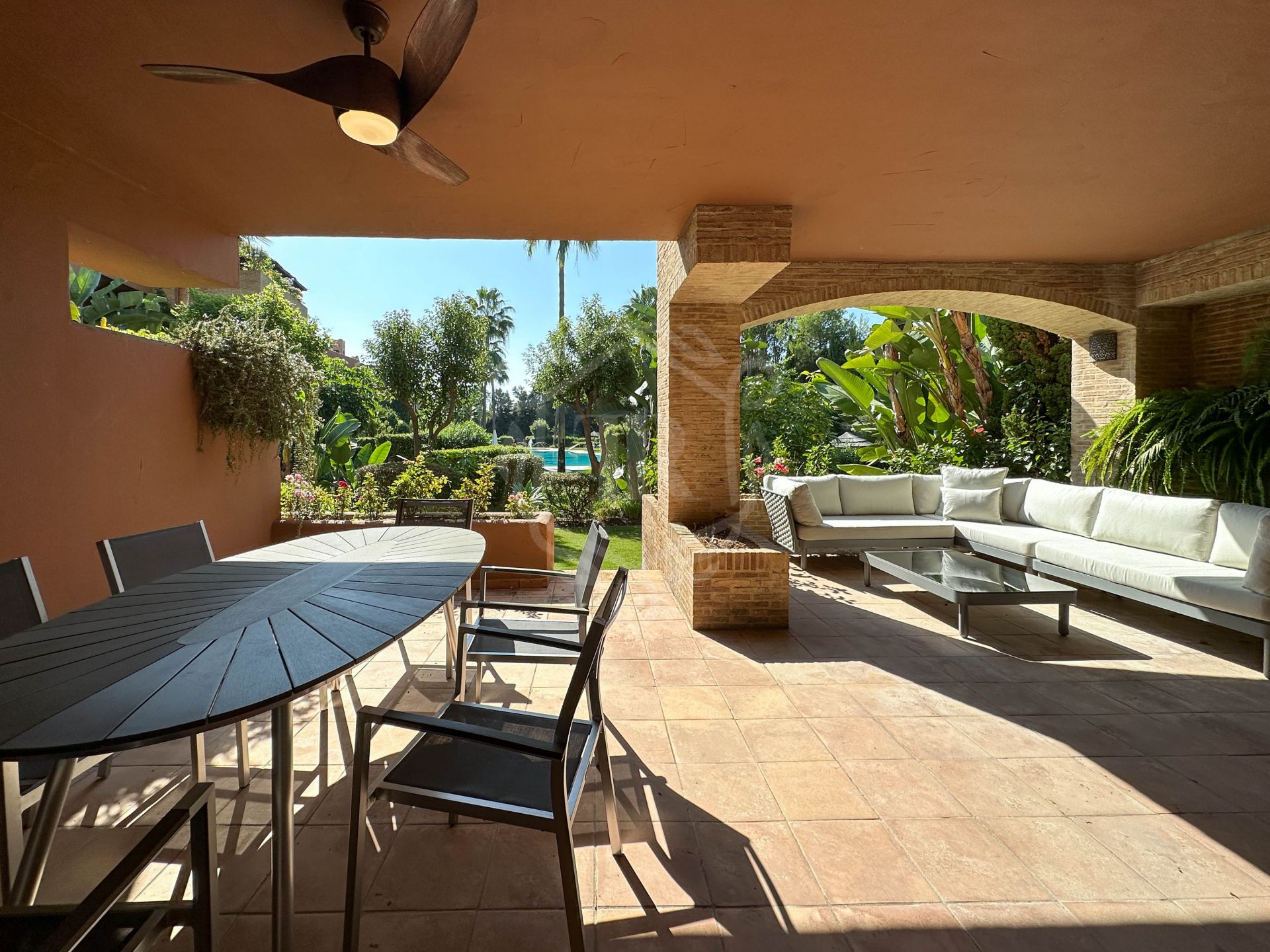 Charming south oriented ground floor within walking distance from Guadalmina Beach