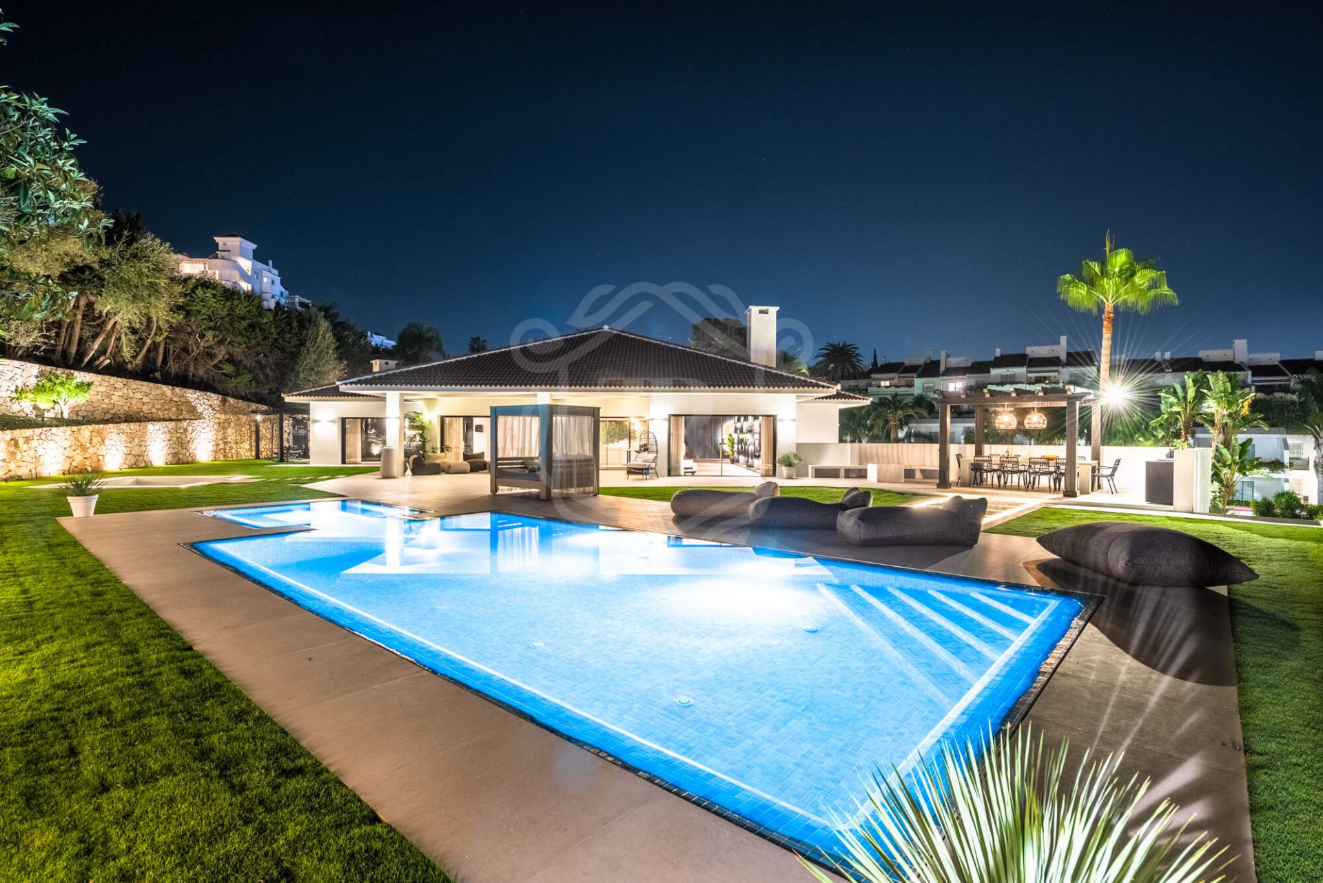 Modern villa within walking distance to Puerto Banus, Marbella