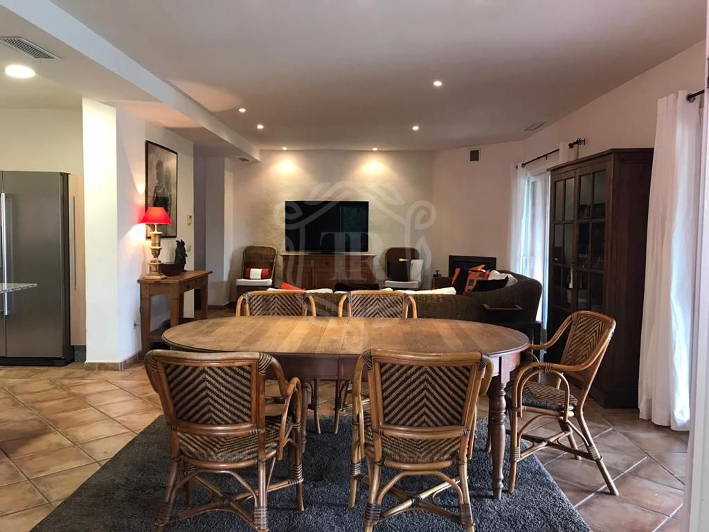 Villa for rent in Atalaya, Estepona
