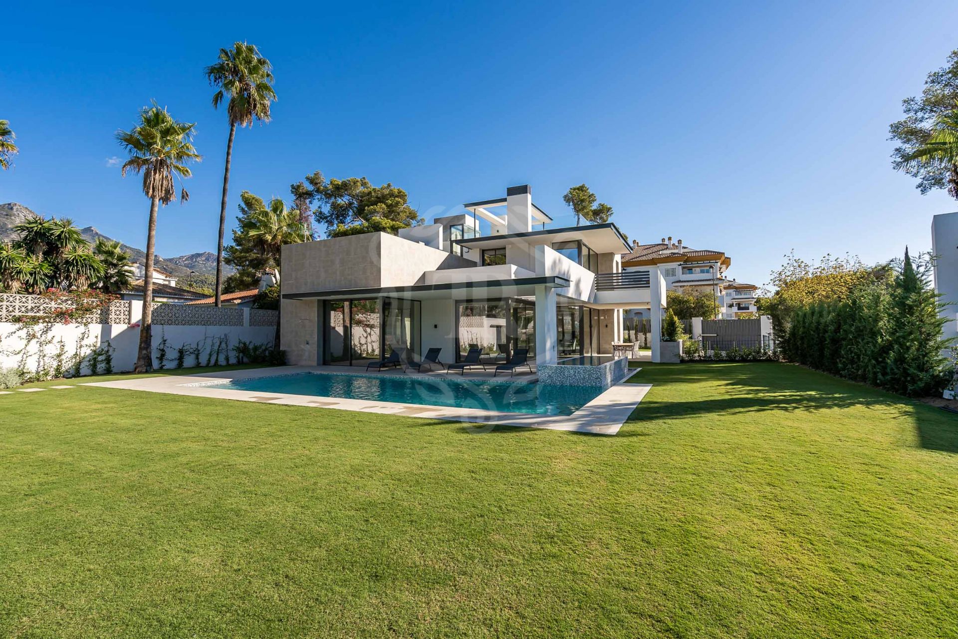 Superb brand new modern villas in La Carolina, Marbella's Golden Mile