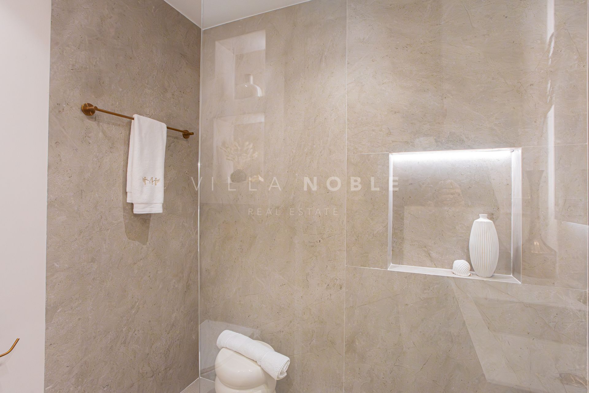 Duplex Penthouse in Aloha Gardens, Nueva Andalucía