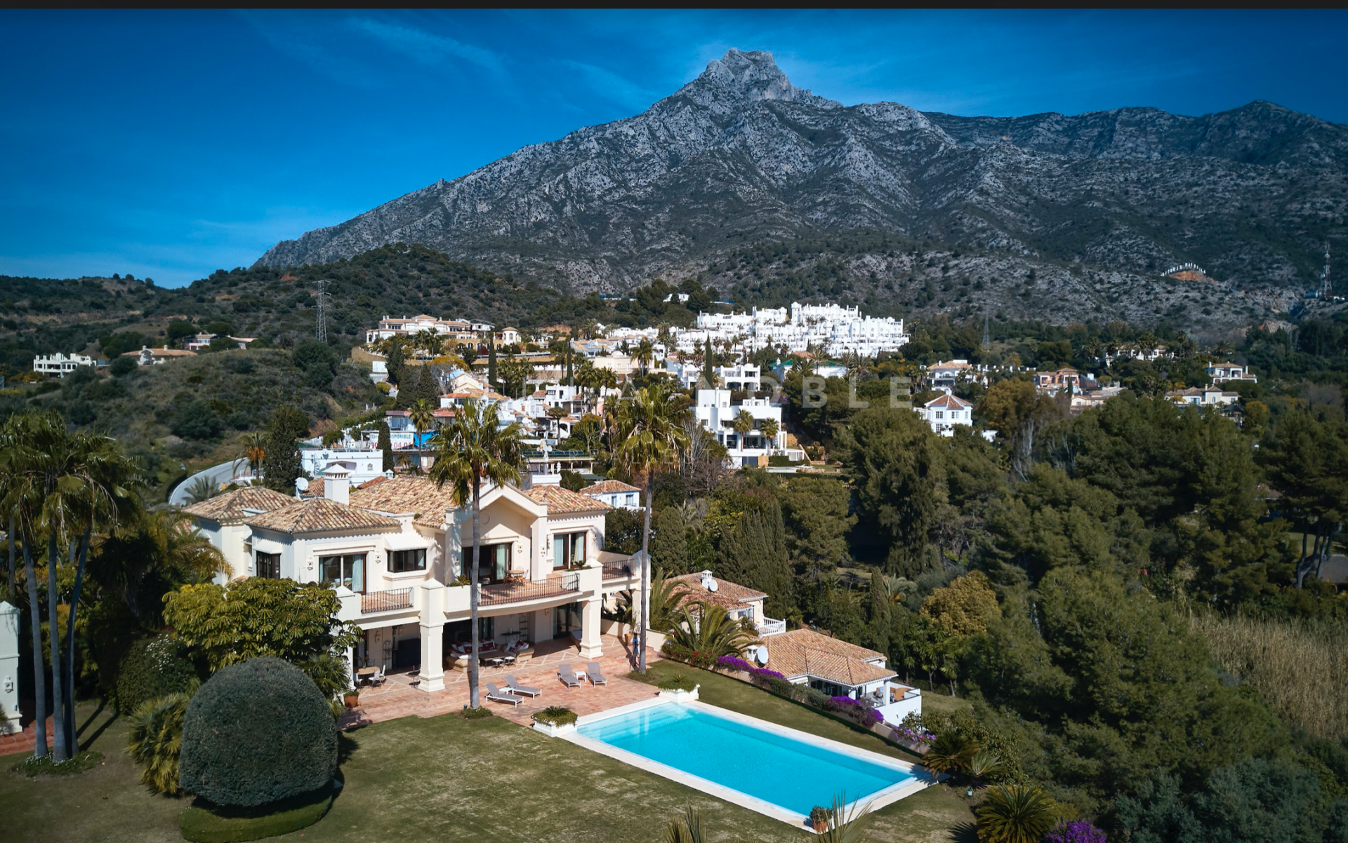 Taditional top quality villa beautifully set in Marbella Hill Club