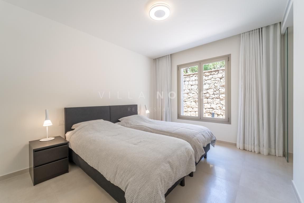 Apartamento de lujo de 3 dormitorios con excelentes servicios en Nueva Andalucia