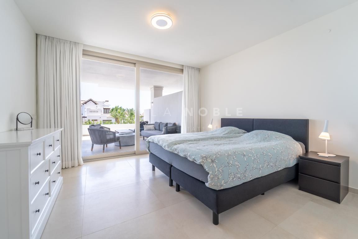 Apartamento de lujo de 3 dormitorios con excelentes servicios en Nueva Andalucia