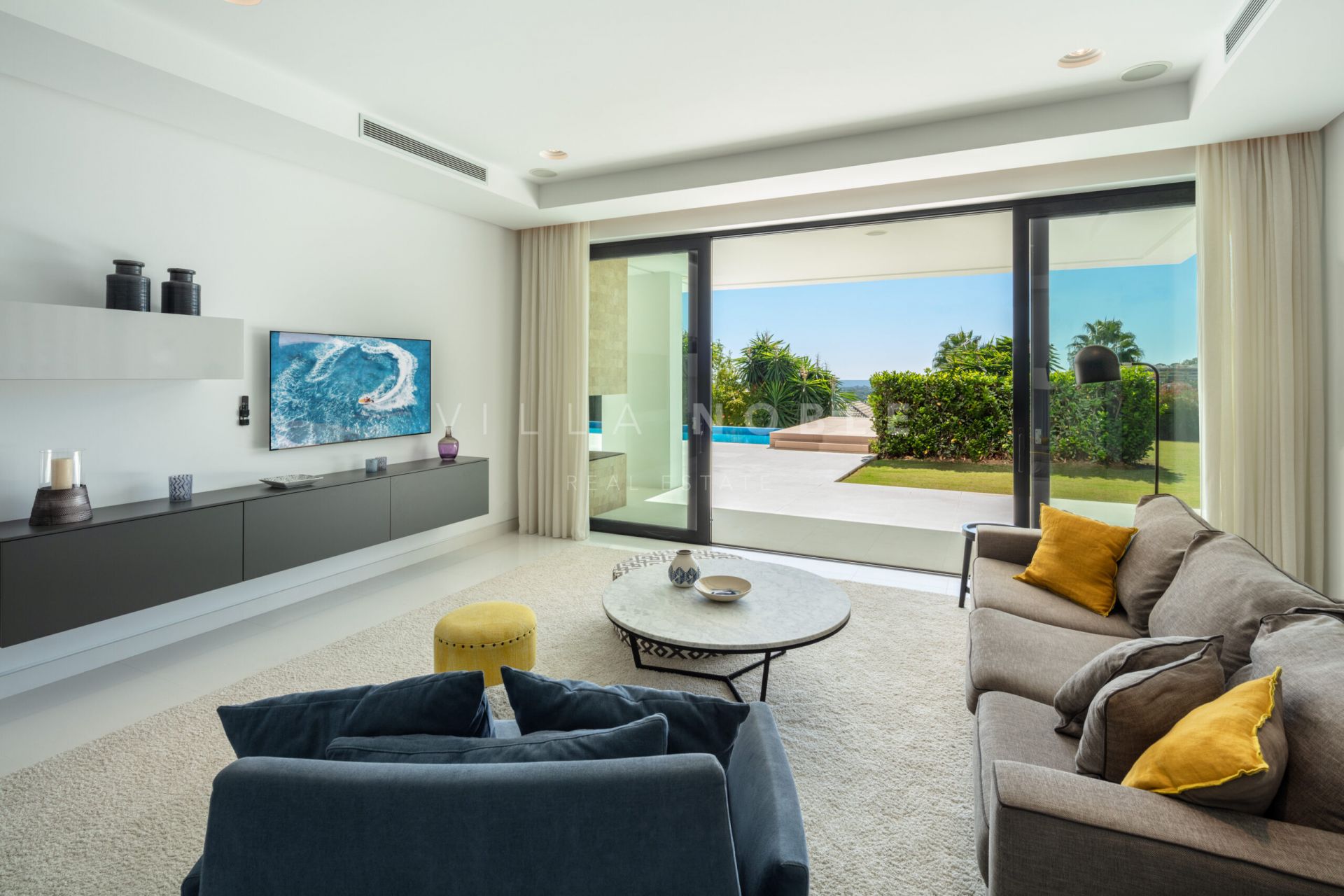 Amazing 5 Bedrooms villa in the Prestigious Neighbourhood of La Cerquilla, Marbella