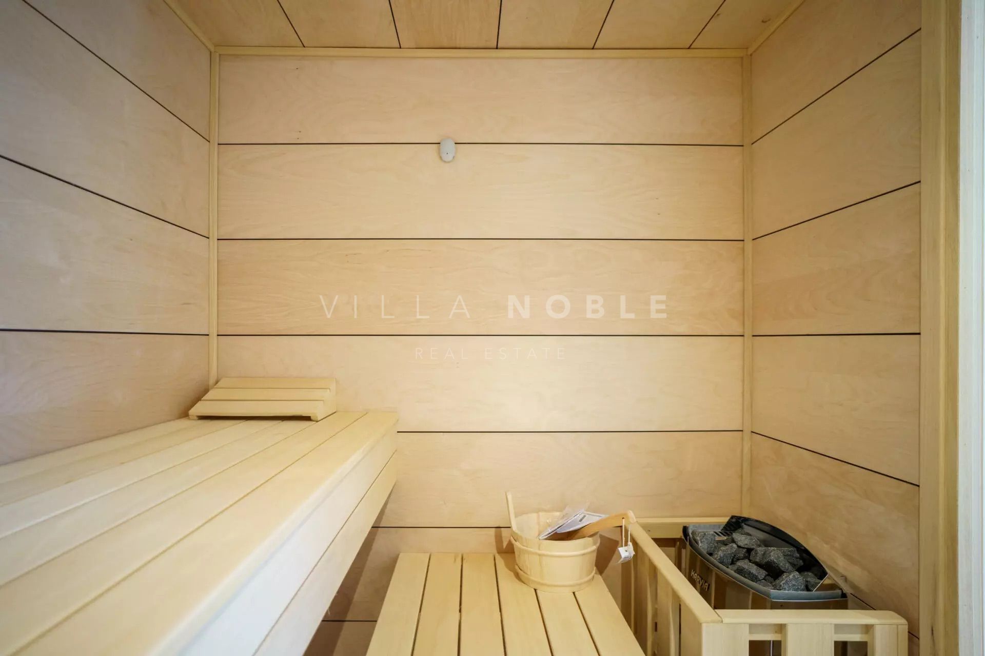 Spacious modern 5 bedrooms villa in Nueva Andalucia, Marbella
