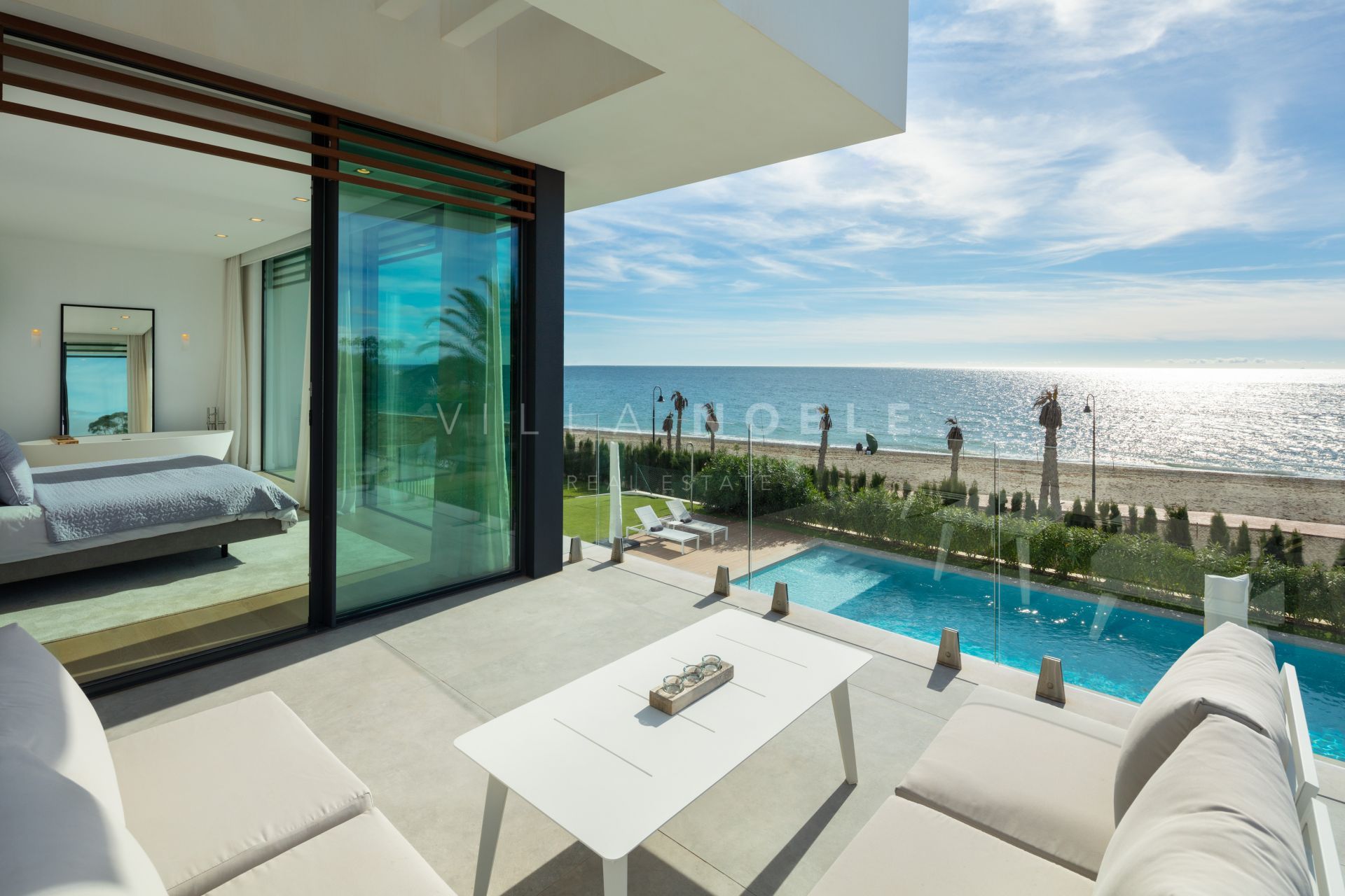 Amazing Front Line Beach Villa in Playa el Saladillo, Estepona