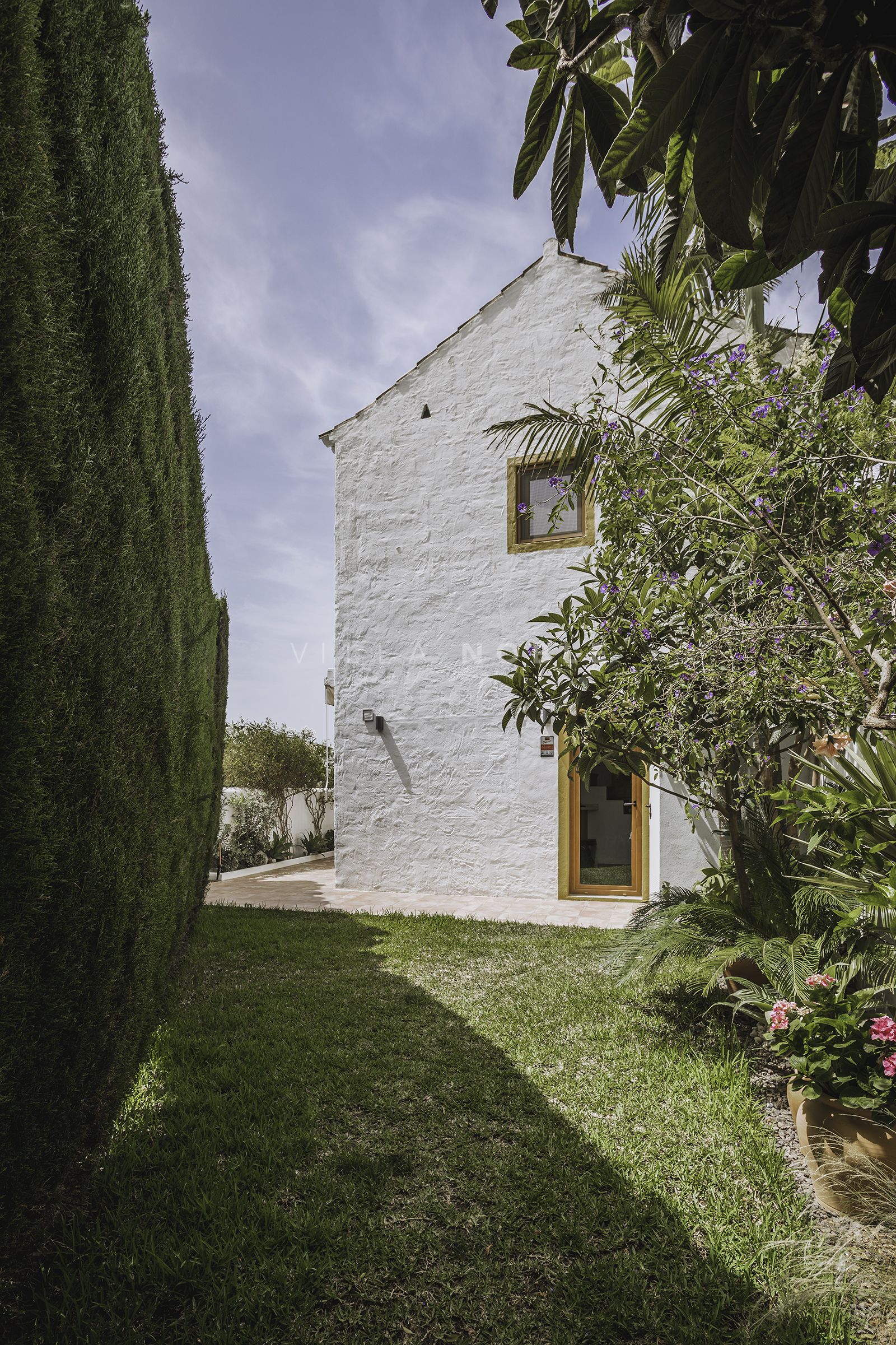 Casa adosada completamente reformada y amueblada en Nueva Andalucia, Marbella