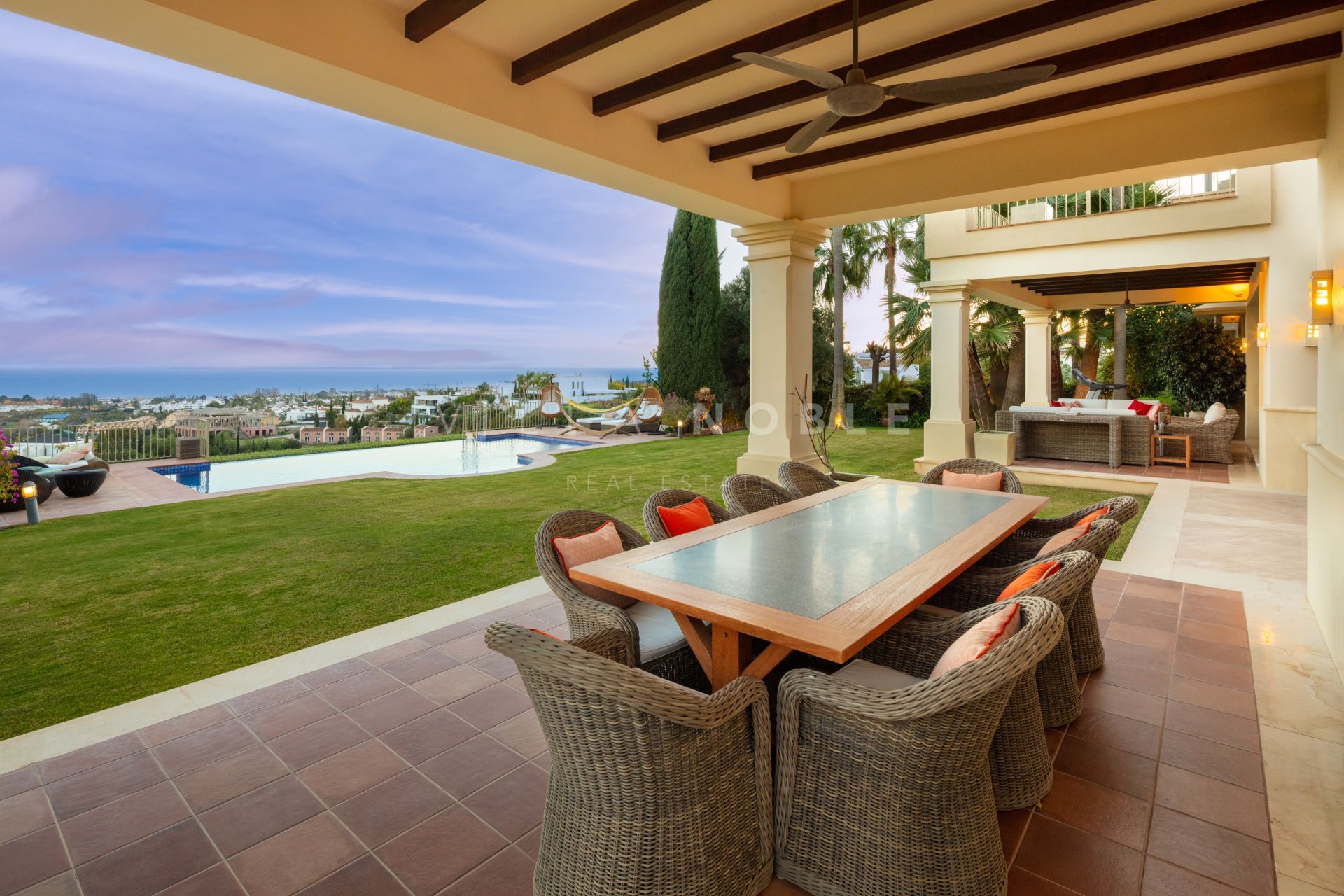Charming and luxurious villa in the 5-Star community of Los Flamingos, in Benahavís