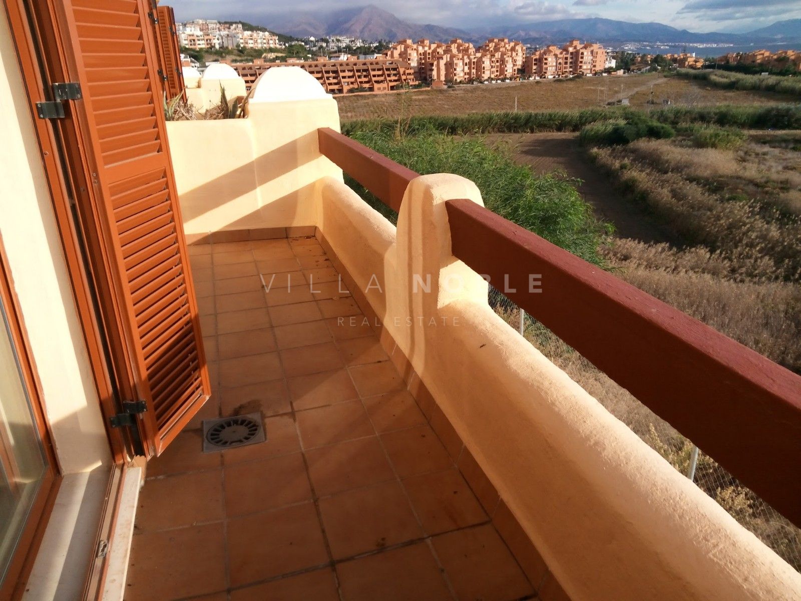 Cosy 2 bedroom townhouse with terrace, solarium and beautiful sea views in Manilva