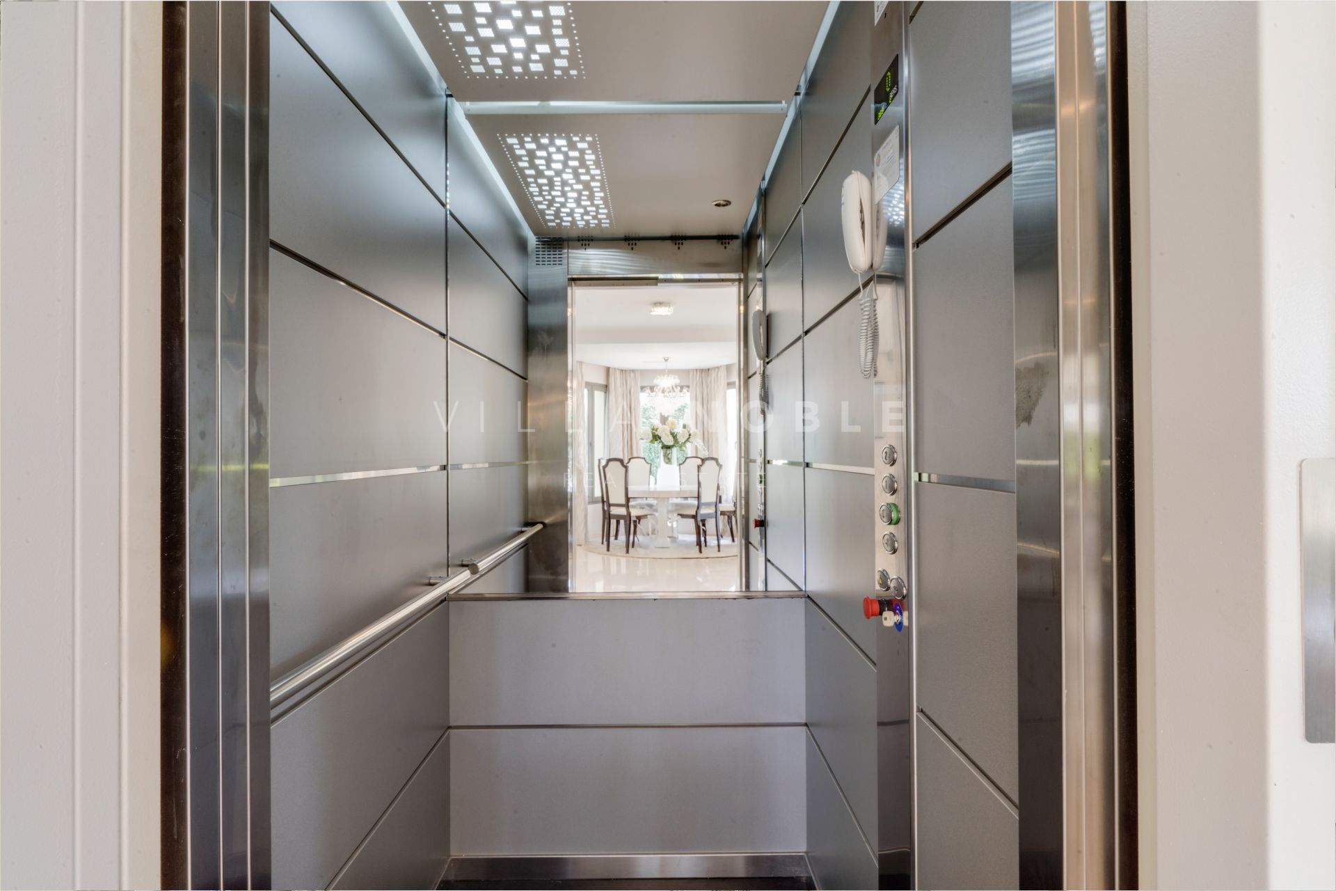 Villa zu verkaufen in El Rosario, Marbella Ost