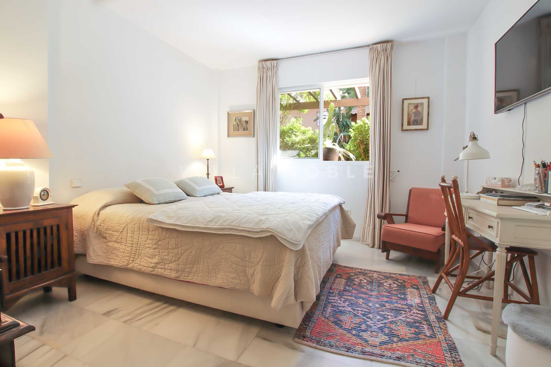 Lujoso apartamento de 2 dormitorios en venta en Jardines Lomas de Marbella Club, en la Milla de Oro de Marbella