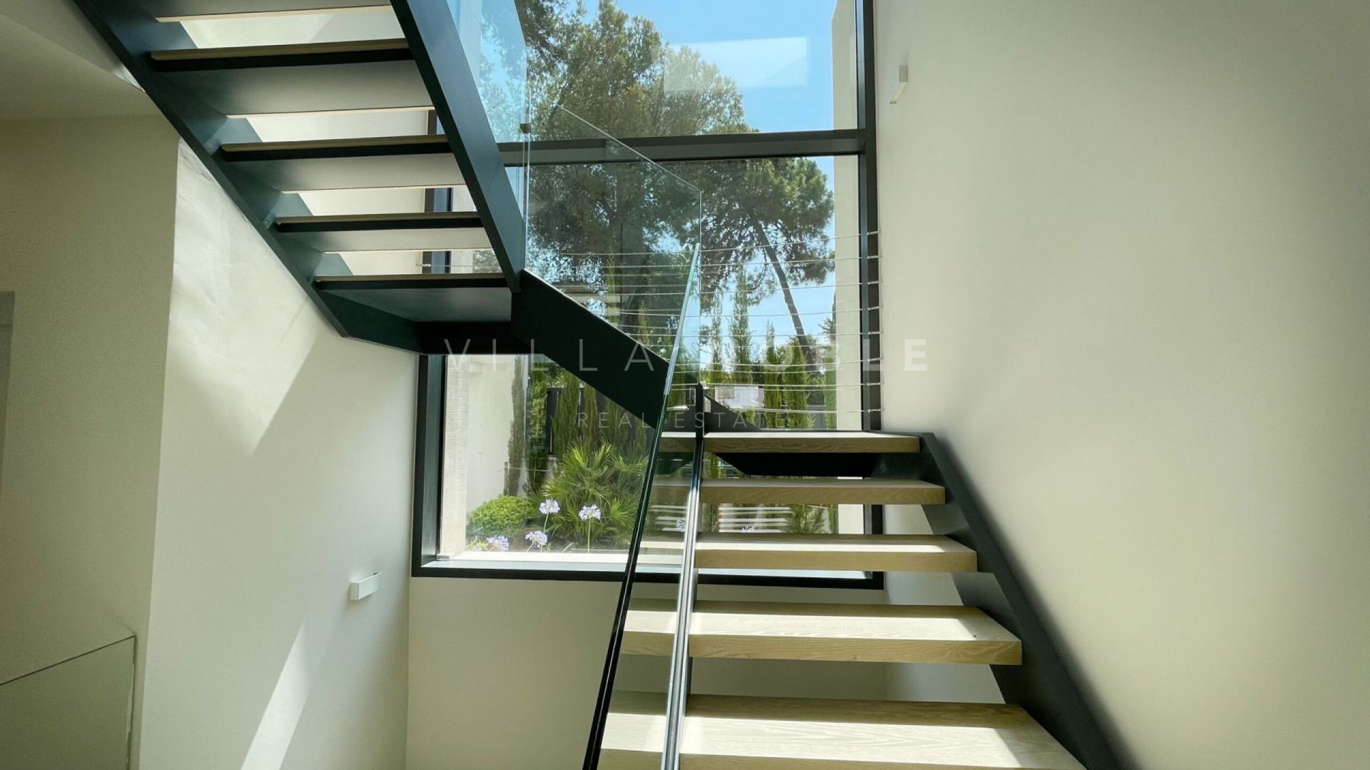 Zeitgenössische Villa im Herzen der Goldenen Meile von Marbella