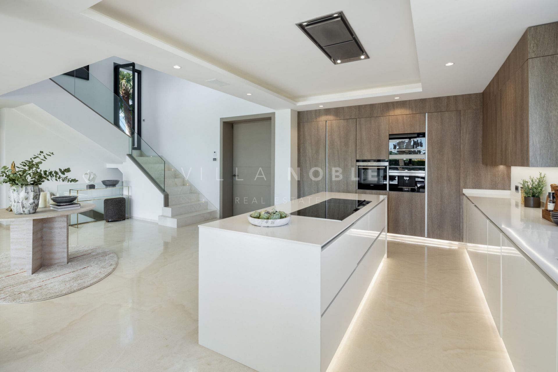Incredible Modern Villa with Bespoke Amenities in Altos de Puente Romano, Golden Meile Marbella