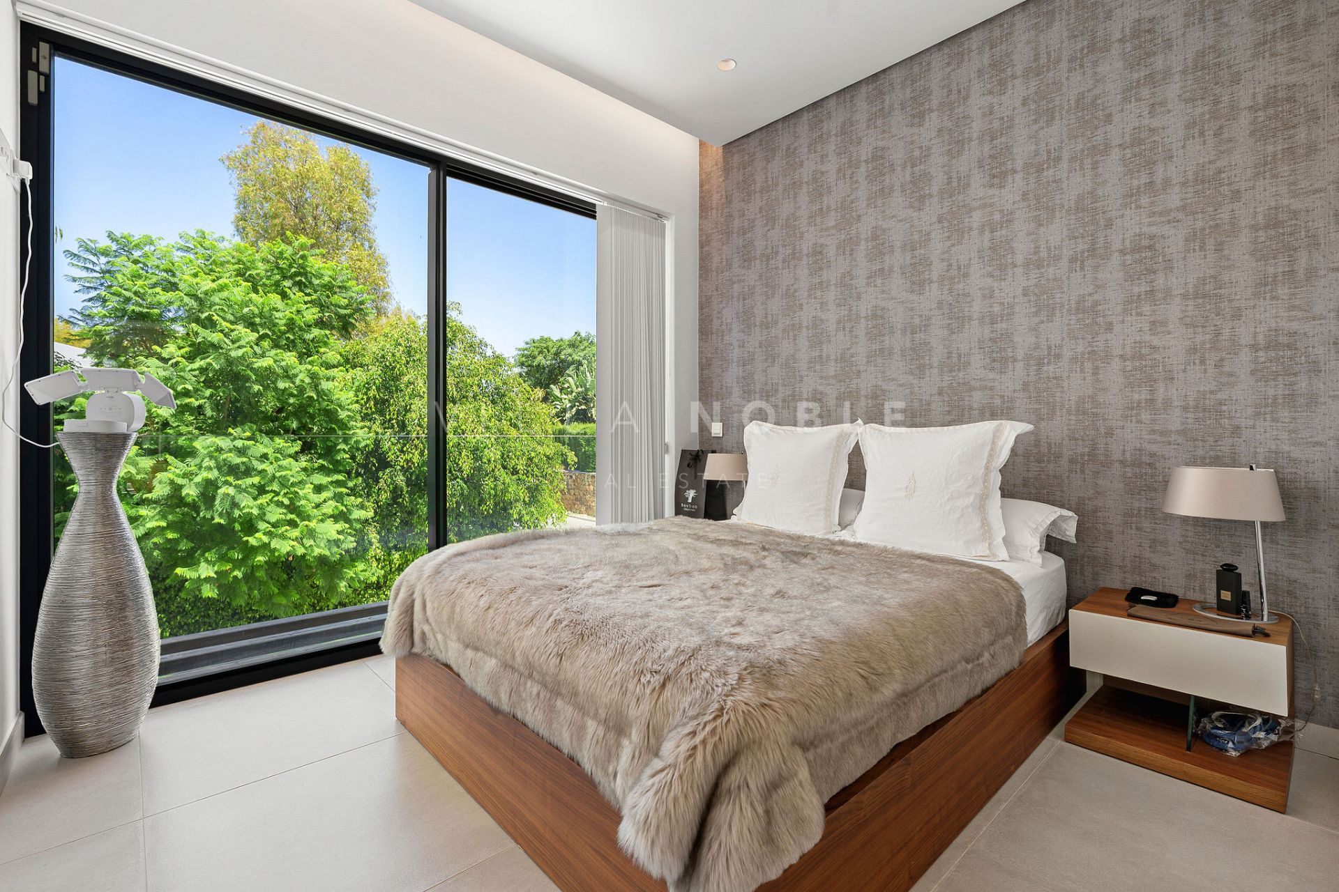 Villa for sale in Nueva Atalaya, Estepona East