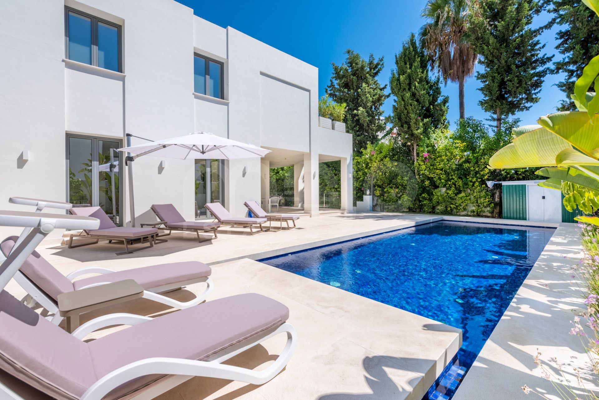 Villa en venta en Cortijo Blanco, San Pedro de Alcantara