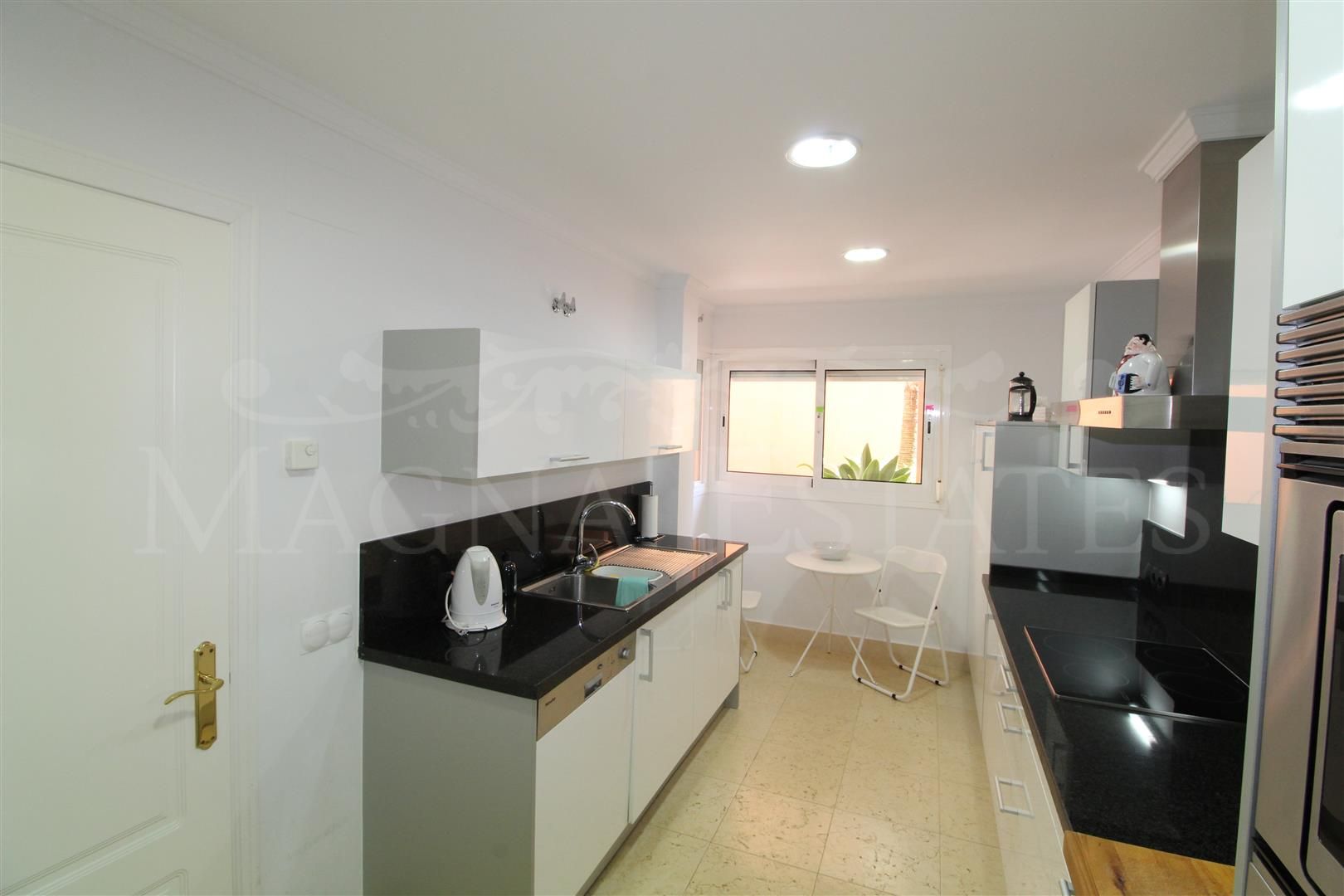 Beautiful ground floor apartment with garden and south facing in Magna Marbella