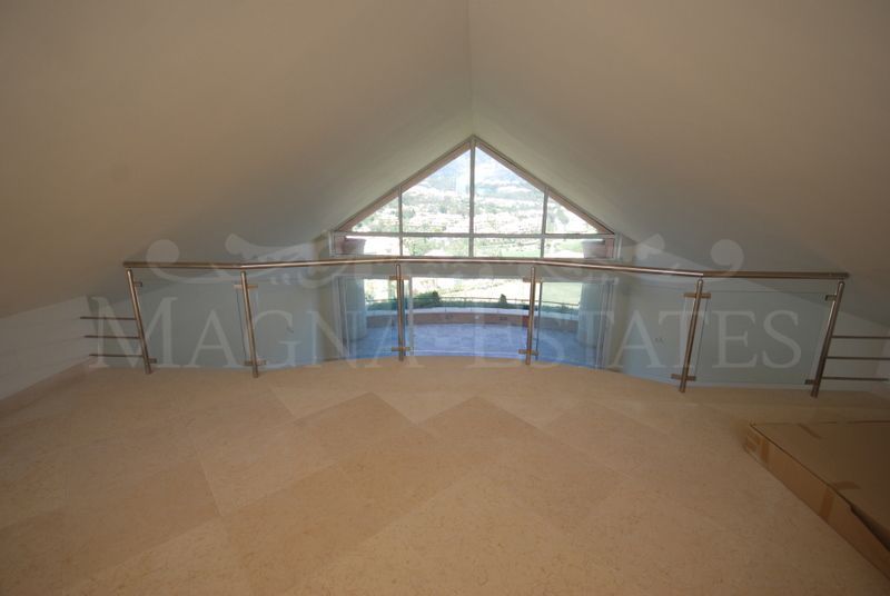 Great duplex penthouse in Magna Marbella with panoramic views