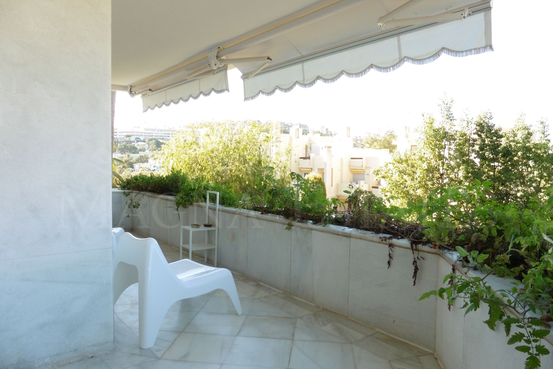 Exclusive apartment with 4 bedrooms and high quality in Nueva Andalucía