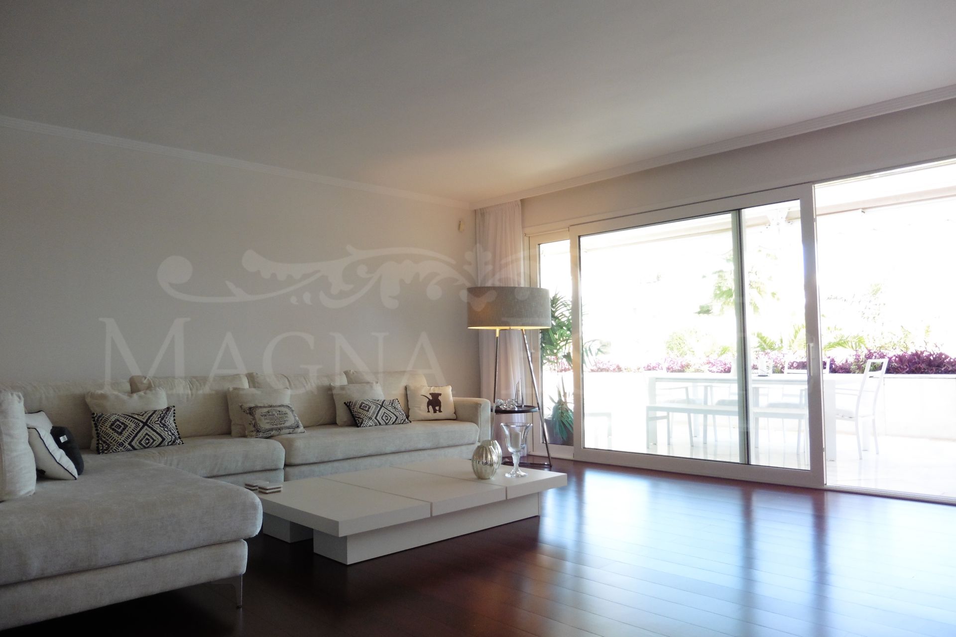 Apartamento exclusivo con 4 dormitorios y alta calidad en Nueva Andalucía