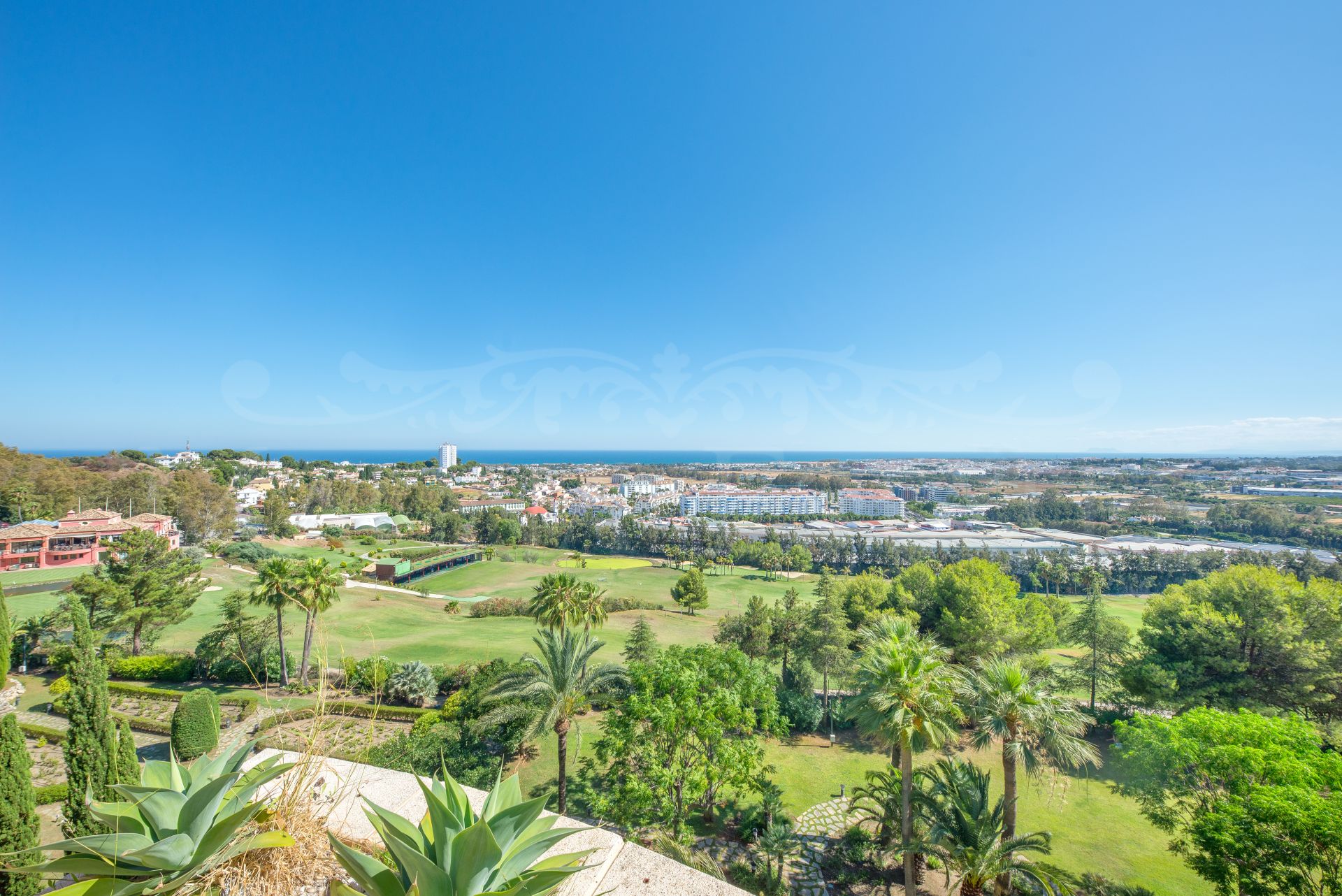 Apartment for short term rent with sea views in Magna Marbella