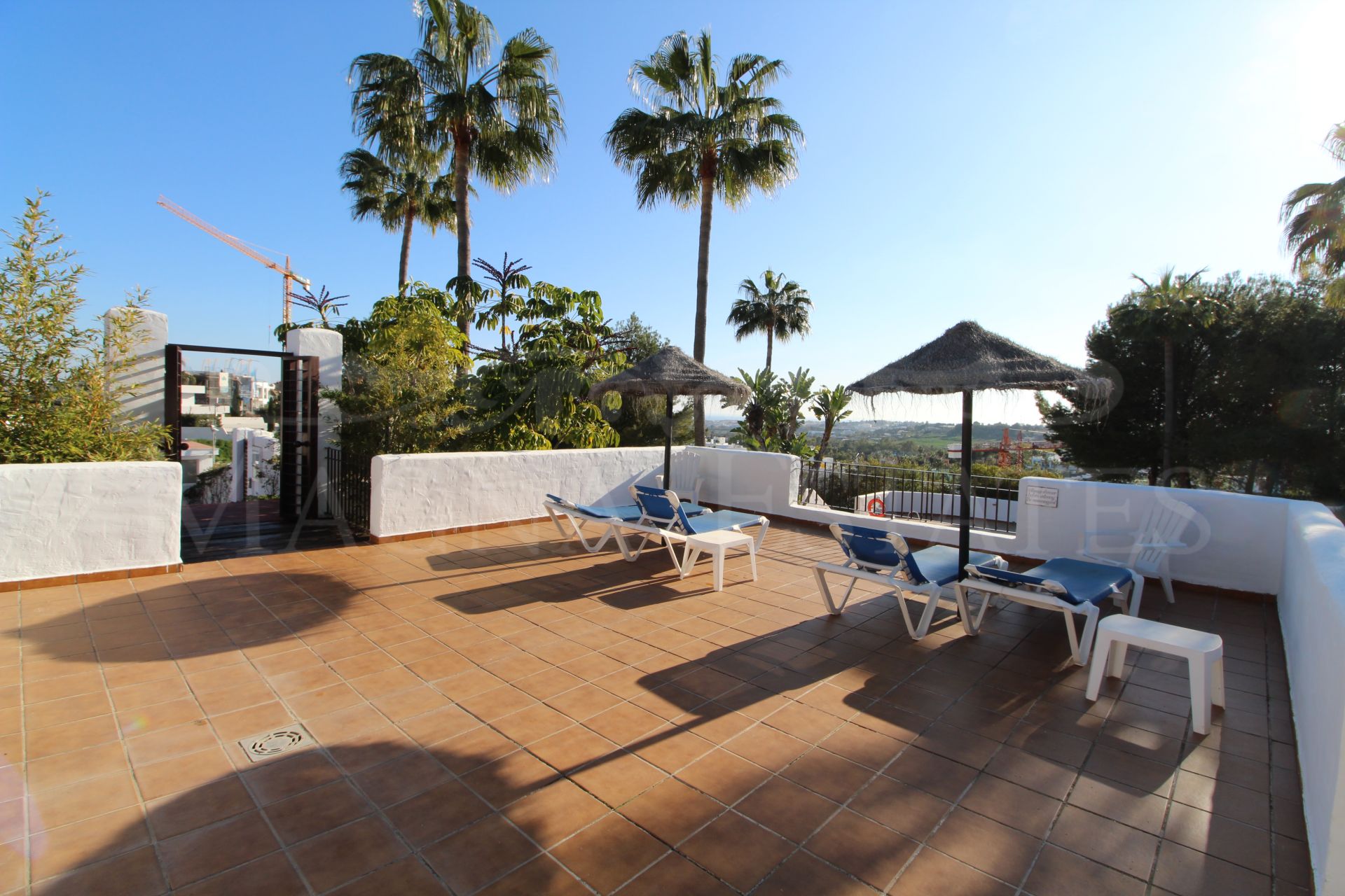 Fully renovated duplex penthouse with sea views in Nueva Andalucía, Marbella