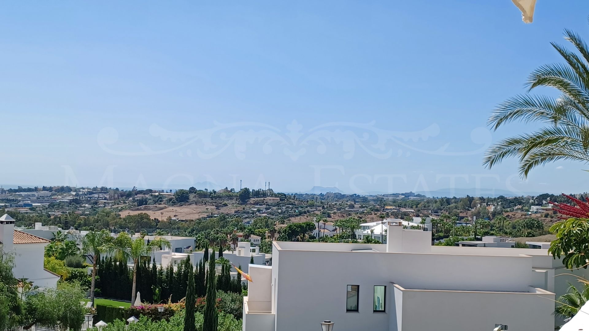 Fully renovated duplex penthouse with sea views in Nueva Andalucía, Marbella