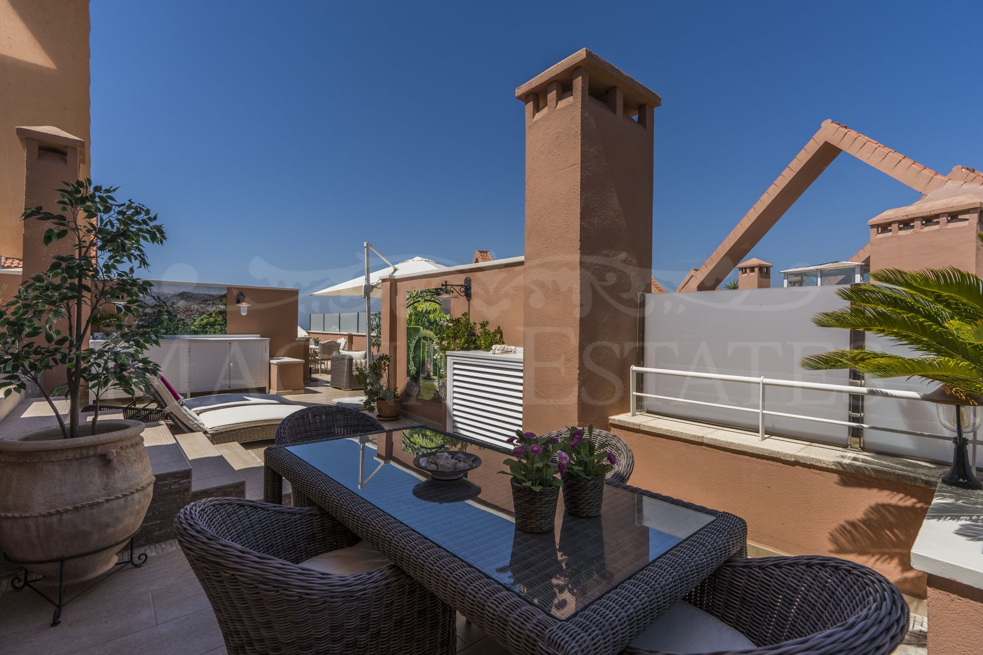 Fully renovated duplex penthouse with beautiful views in Magna Marbella