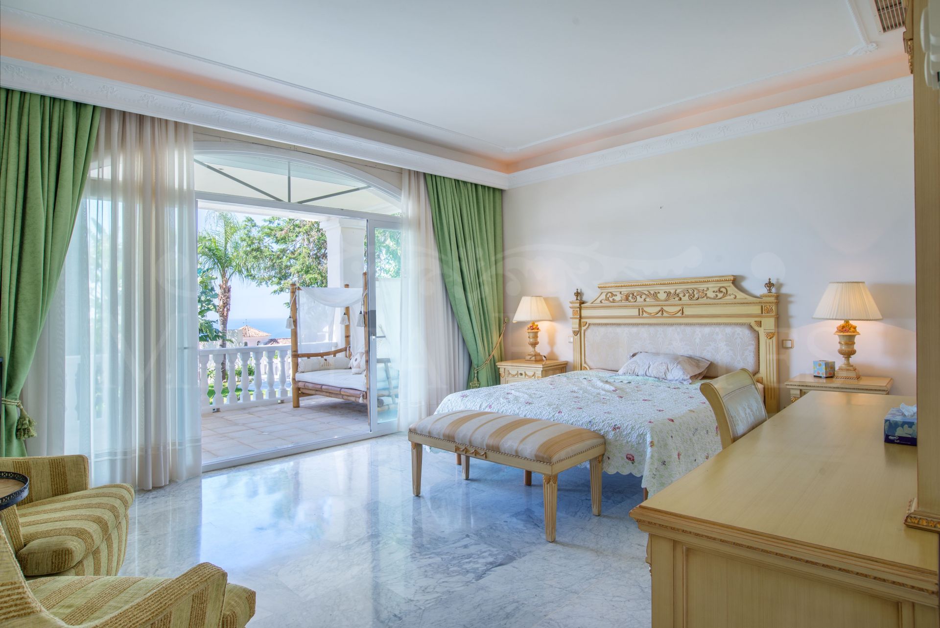 Excepcional oportunidad de inversión en esta villa en Sierra Blanca, Marbella