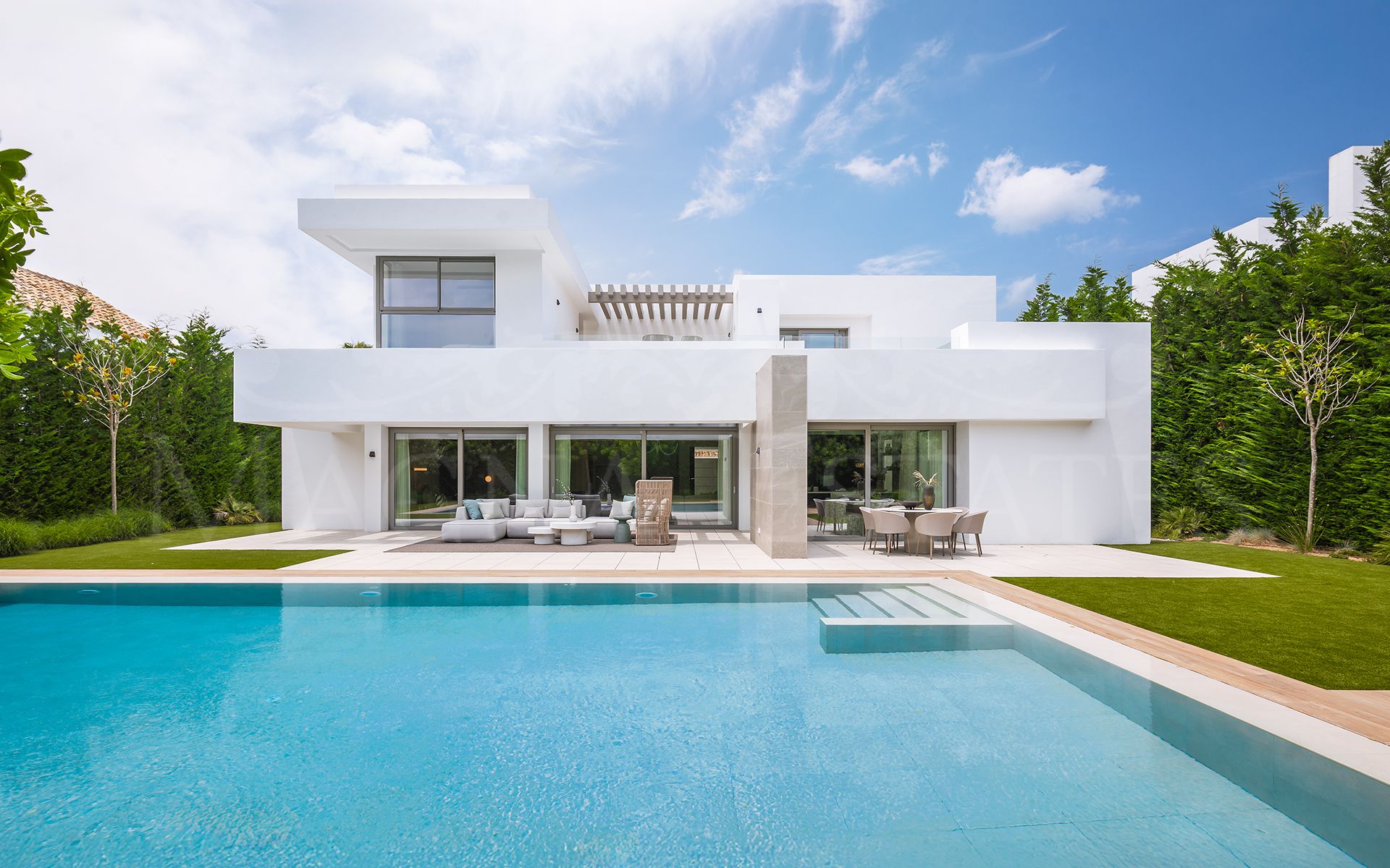 Preciosa villa a estrenar en El Paraíso Alto, Marbella - Estepona