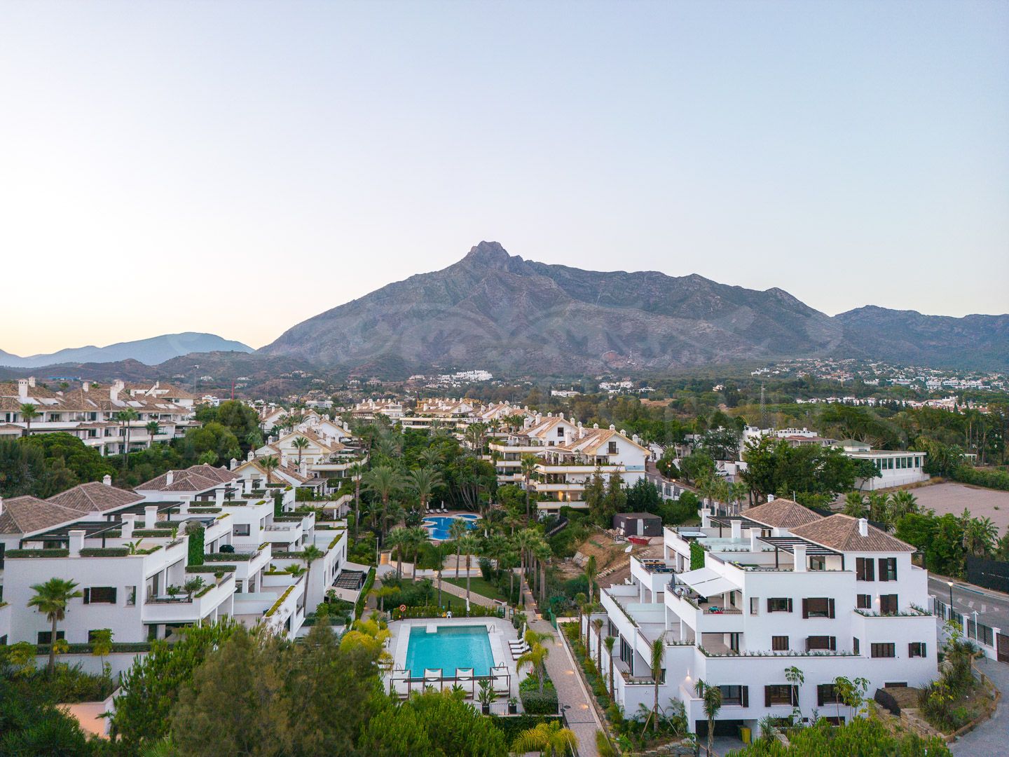 Brand new duplex penthouse in the Golden Mile of Marbella