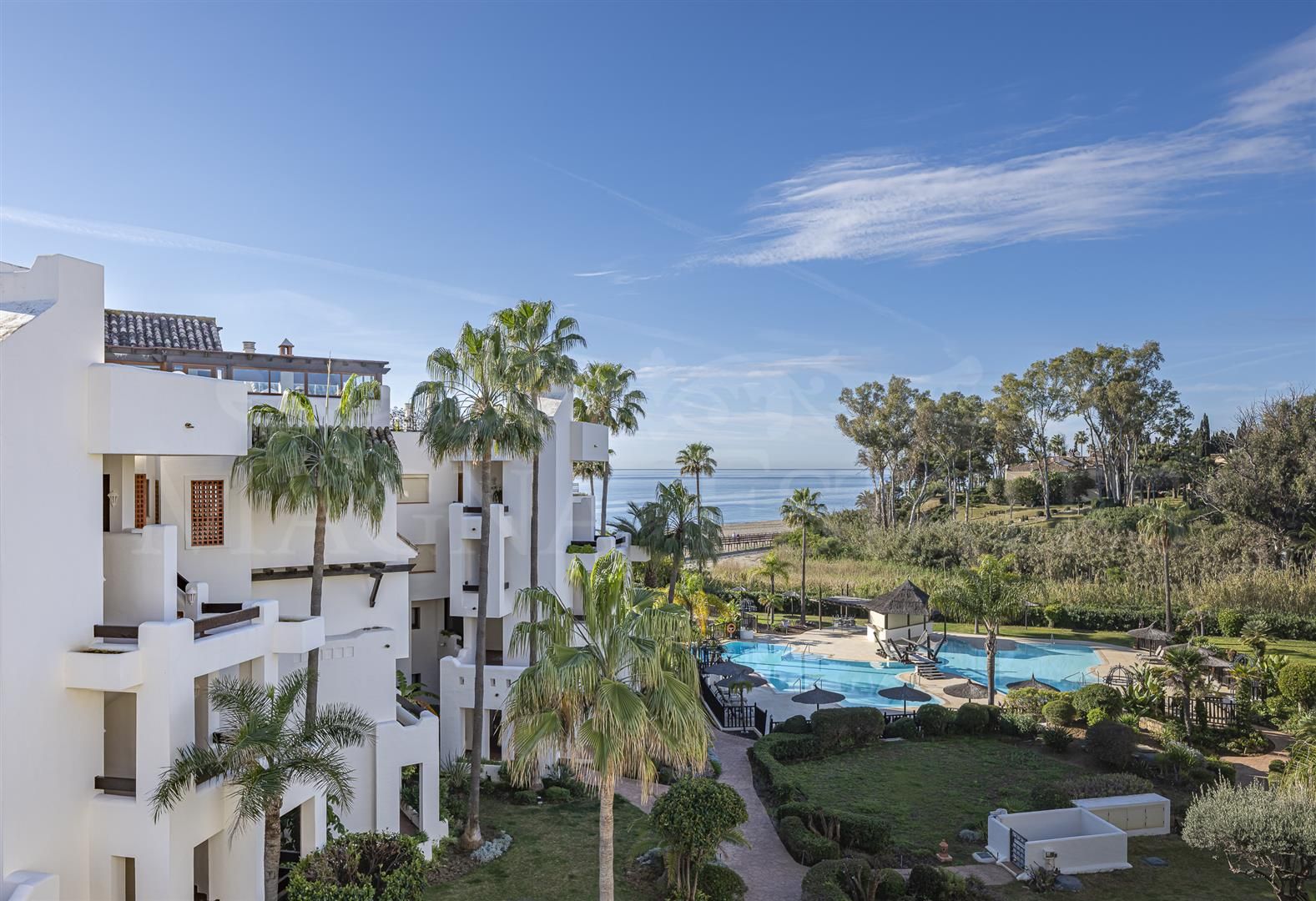 Apartamento planta baja renovado en primera línea de playa en Bahía del Velerín